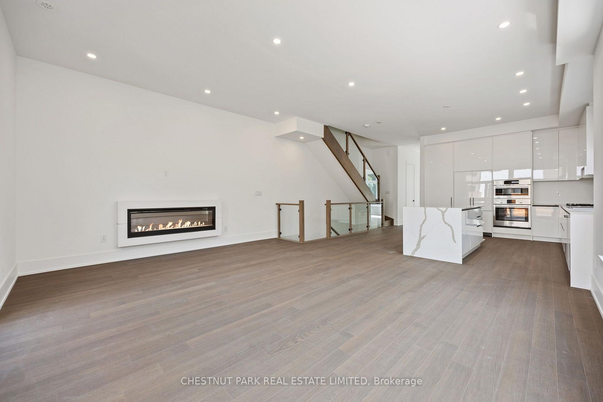 Photo 3 of Unit 11, 20 Lou Parsons Way, Mississauga, Port Credit — HOMEH