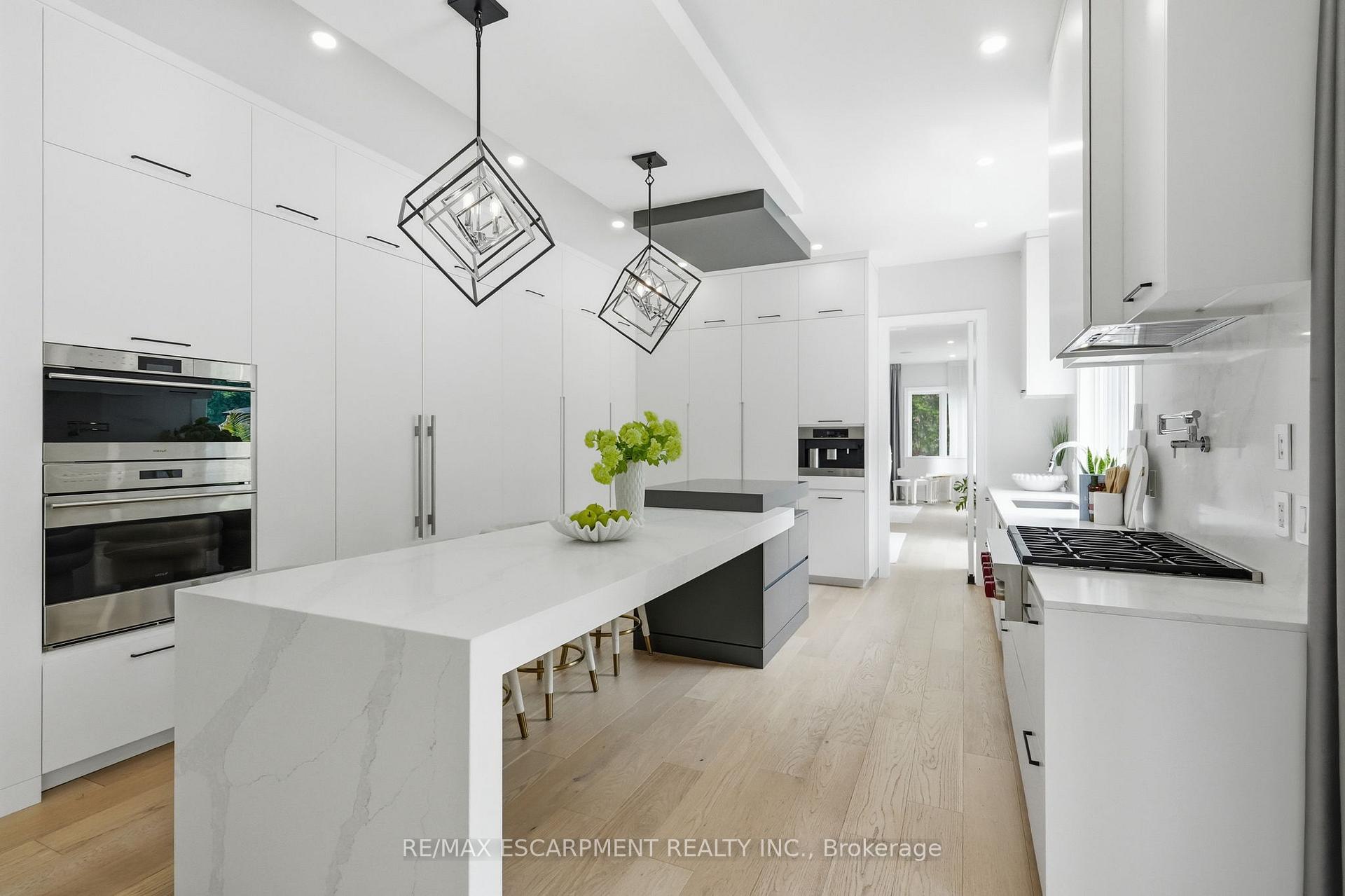 Photo 10 of 1544 Lochlin Trail, Mississauga, Mineola — HOMEH