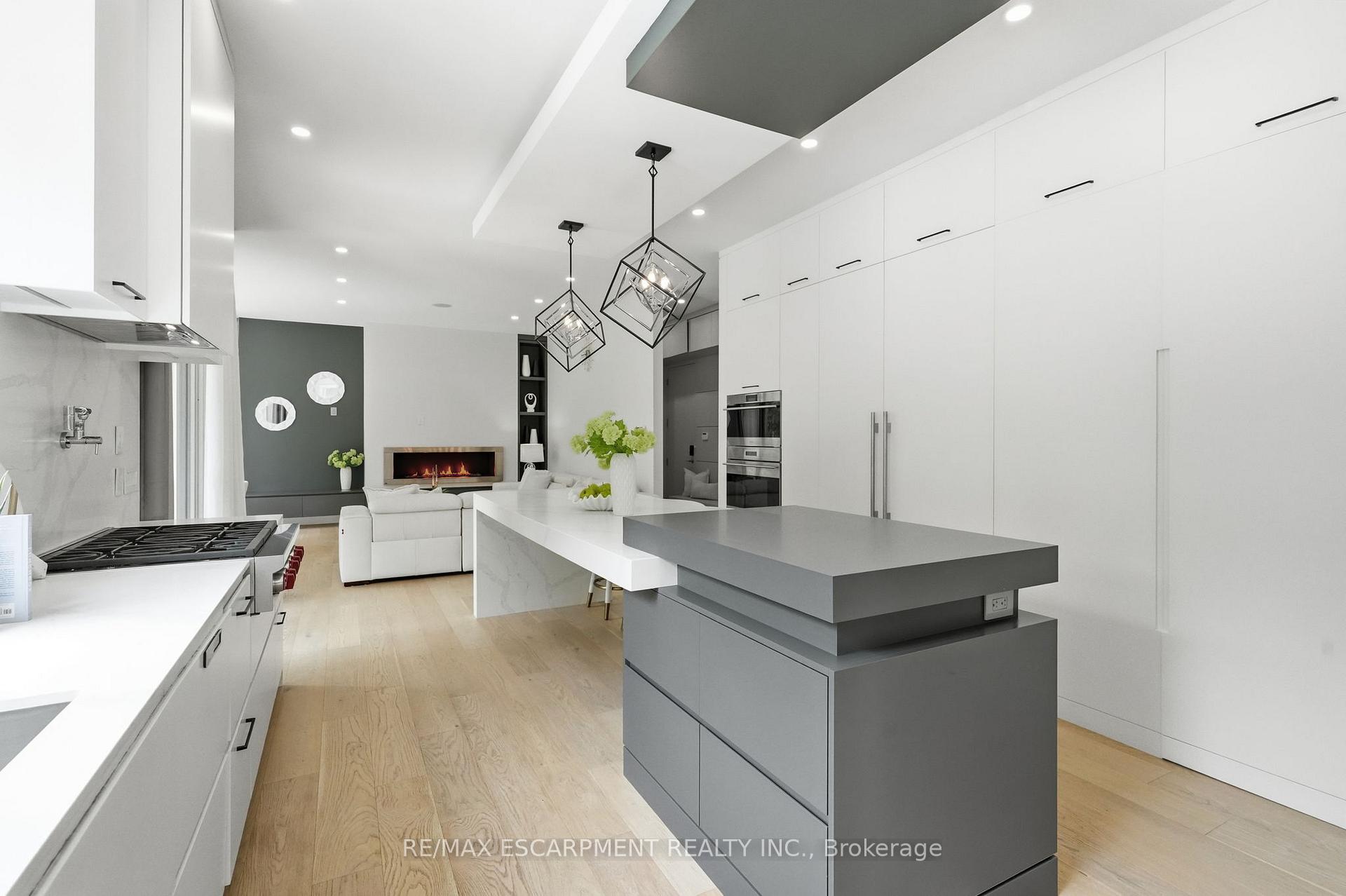 Photo 13 of 1544 Lochlin Trail, Mississauga, Mineola — HOMEH