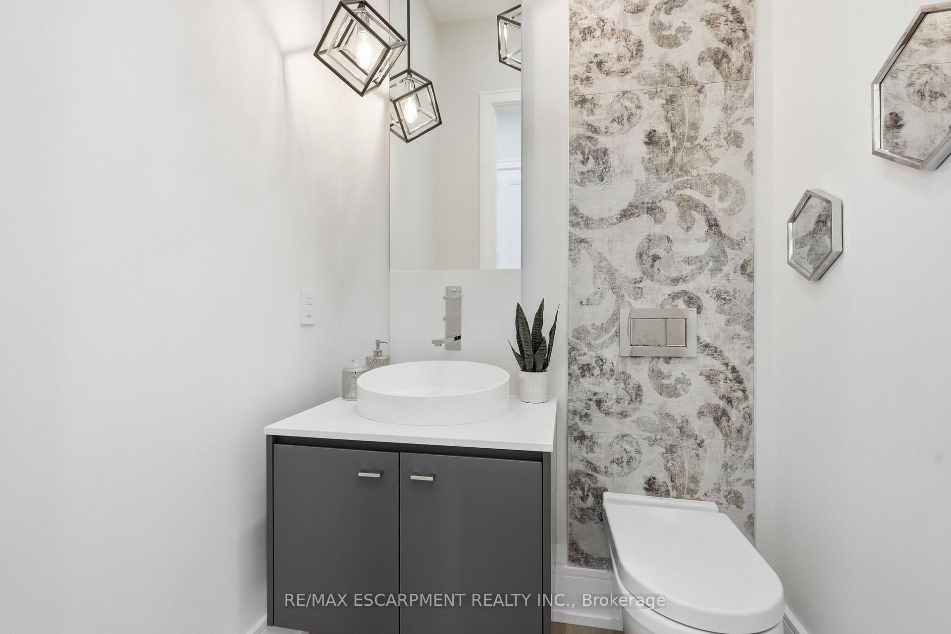 Photo 18 of 1544 Lochlin Trail, Mississauga, Mineola — HOMEH