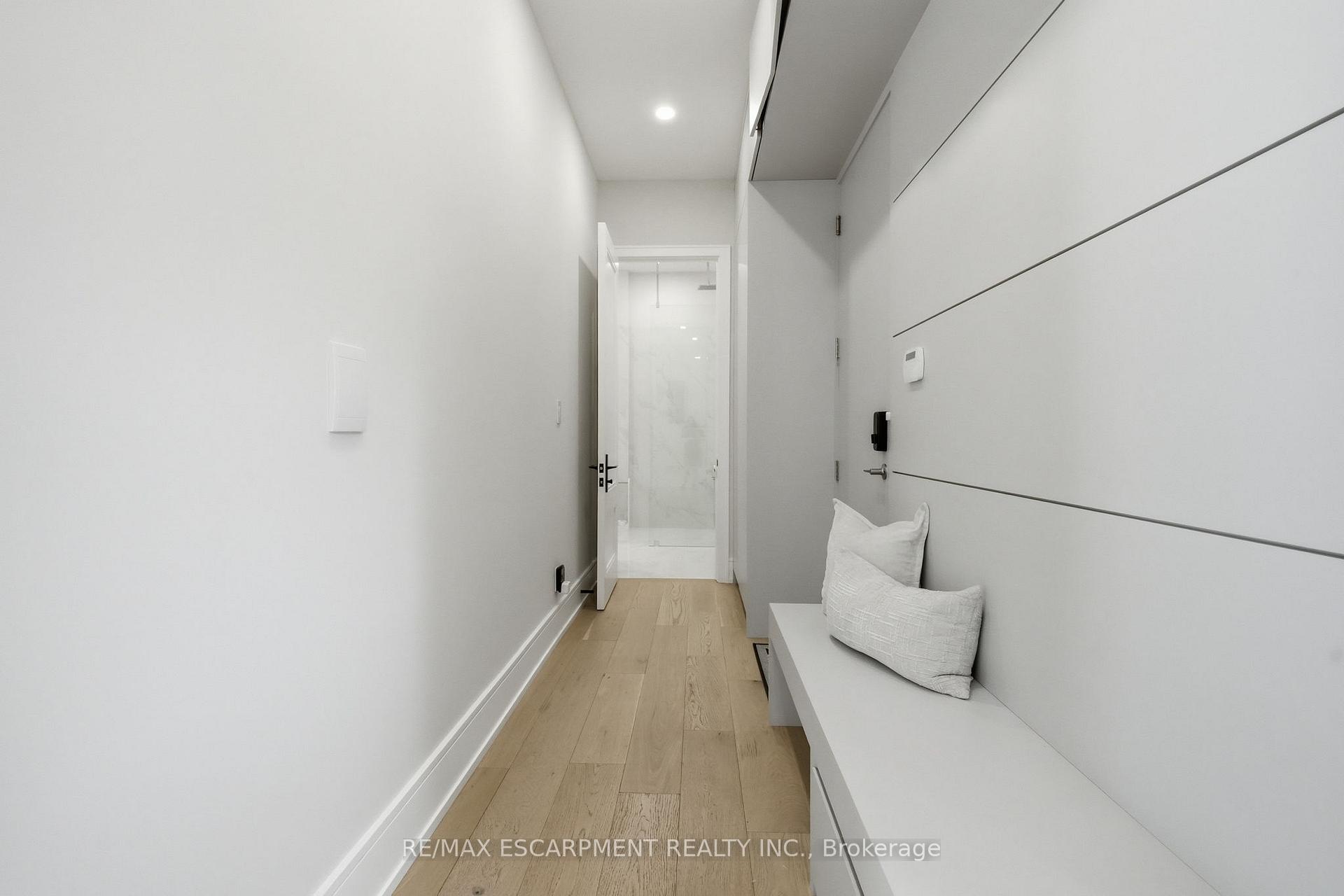 Photo 20 of 1544 Lochlin Trail, Mississauga, Mineola — HOMEH