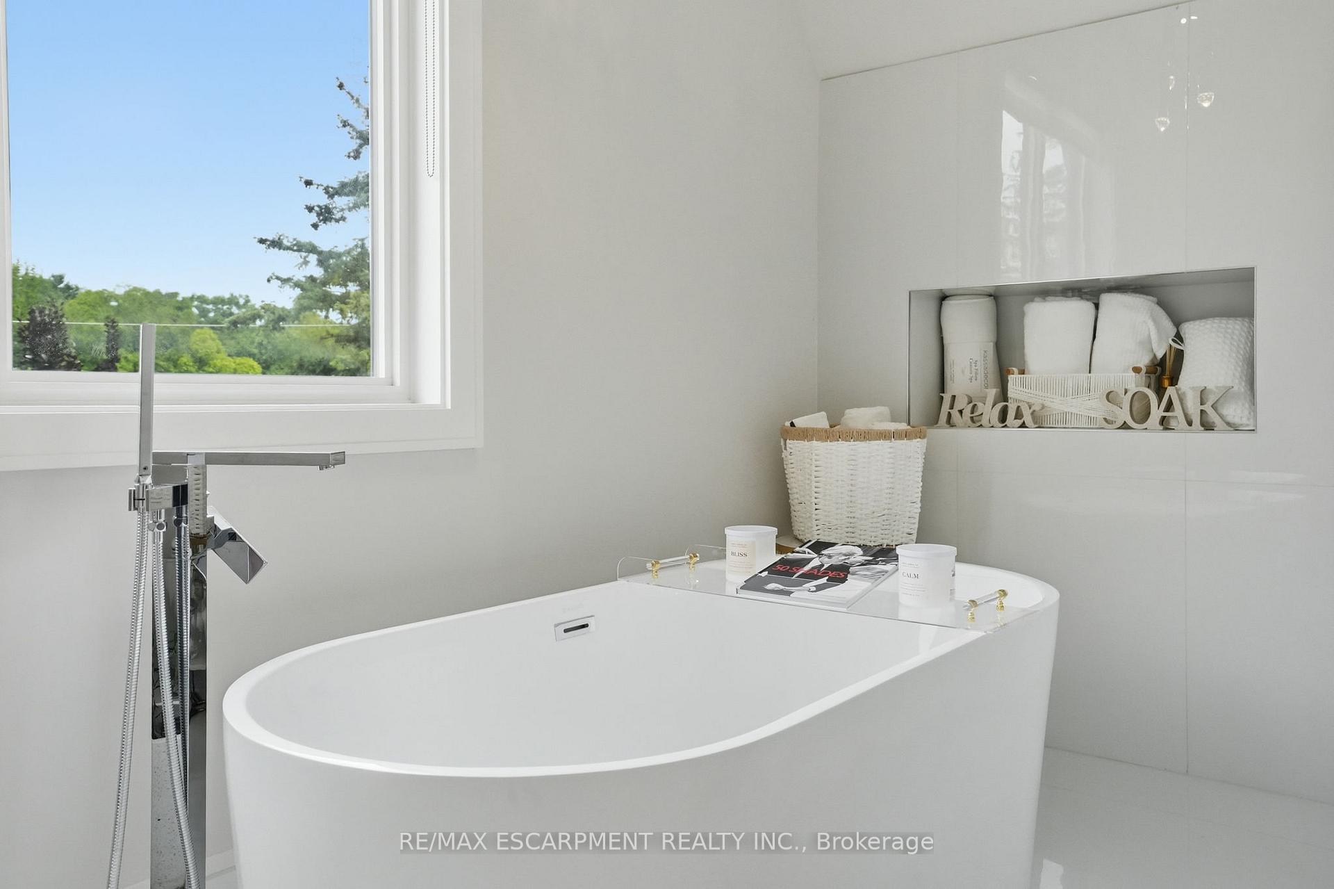 Photo 29 of 1544 Lochlin Trail, Mississauga, Mineola — HOMEH