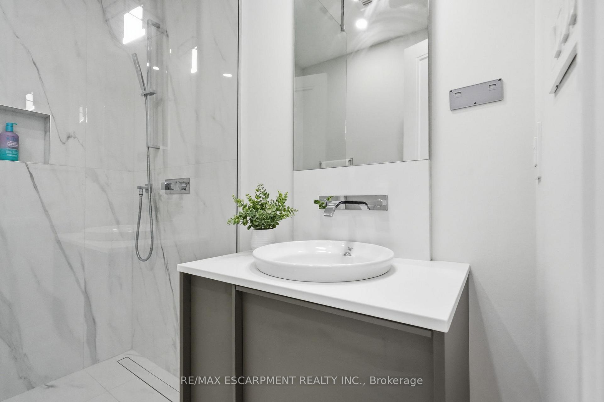 Photo 31 of 1544 Lochlin Trail, Mississauga, Mineola — HOMEH