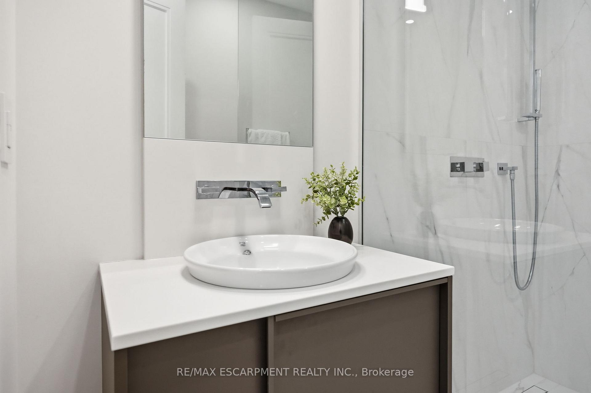 Photo 33 of 1544 Lochlin Trail, Mississauga, Mineola — HOMEH