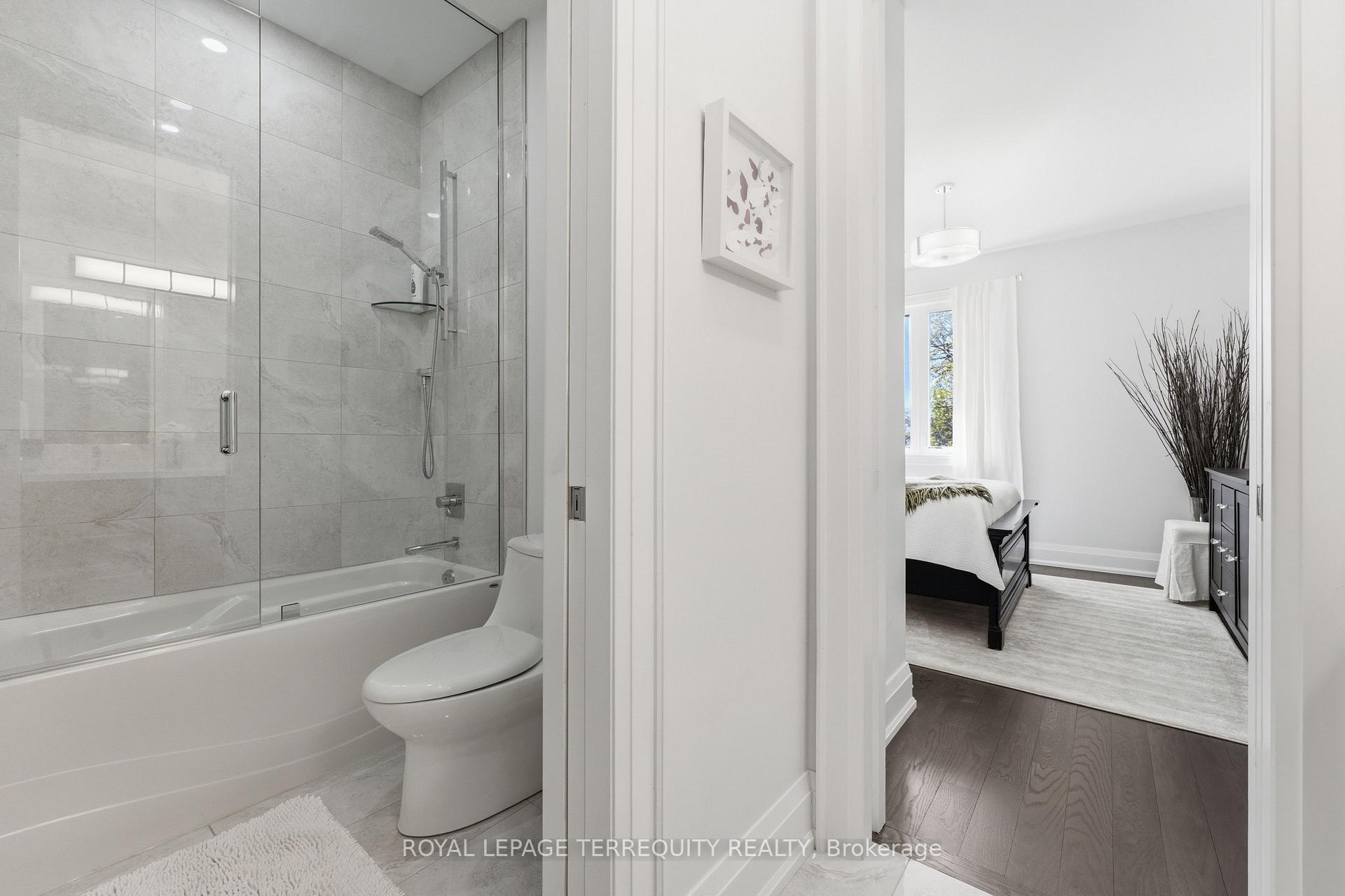 Photo 32 of 130 Edgecroft Road, Etobicoke, Stonegate-Queensway — HOMEH