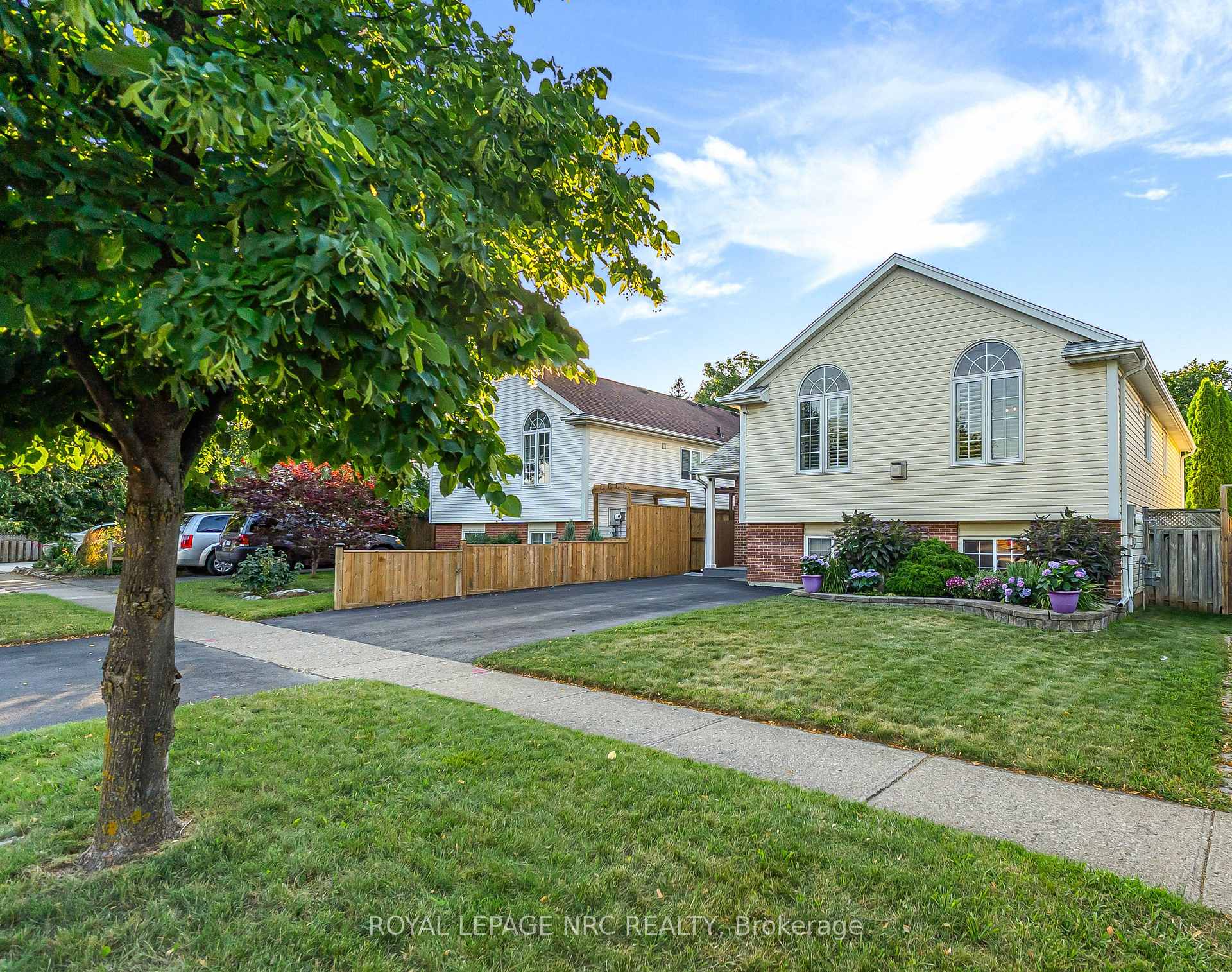 Photo 2 of 551 Scott Street, St. Catharines, Bunting/Linwell — HOMEH