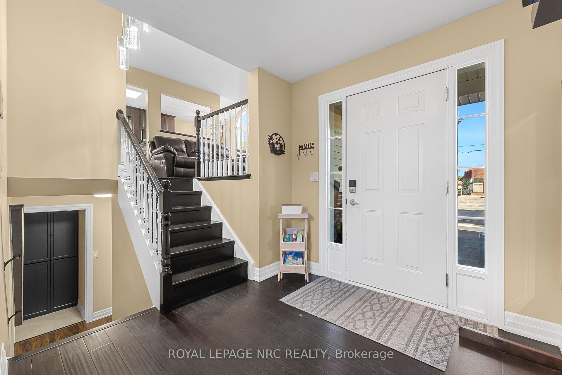 Photo 3 of 551 Scott Street, St. Catharines, Bunting/Linwell — HOMEH