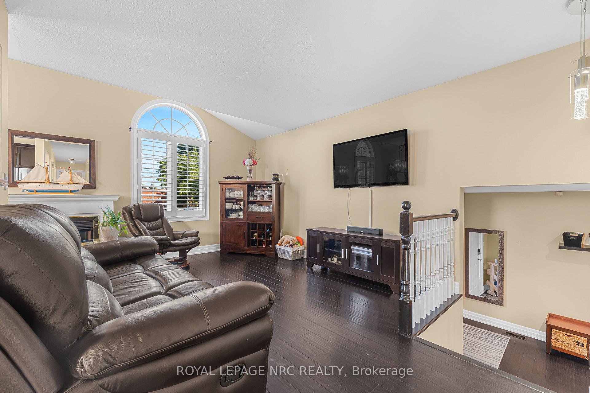 Photo 6 of 551 Scott Street, St. Catharines, Bunting/Linwell — HOMEH