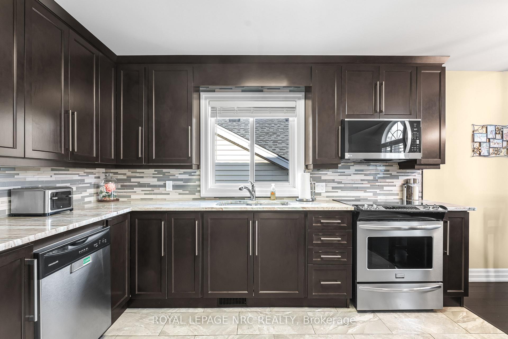 Photo 10 of 551 Scott Street, St. Catharines, Bunting/Linwell — HOMEH