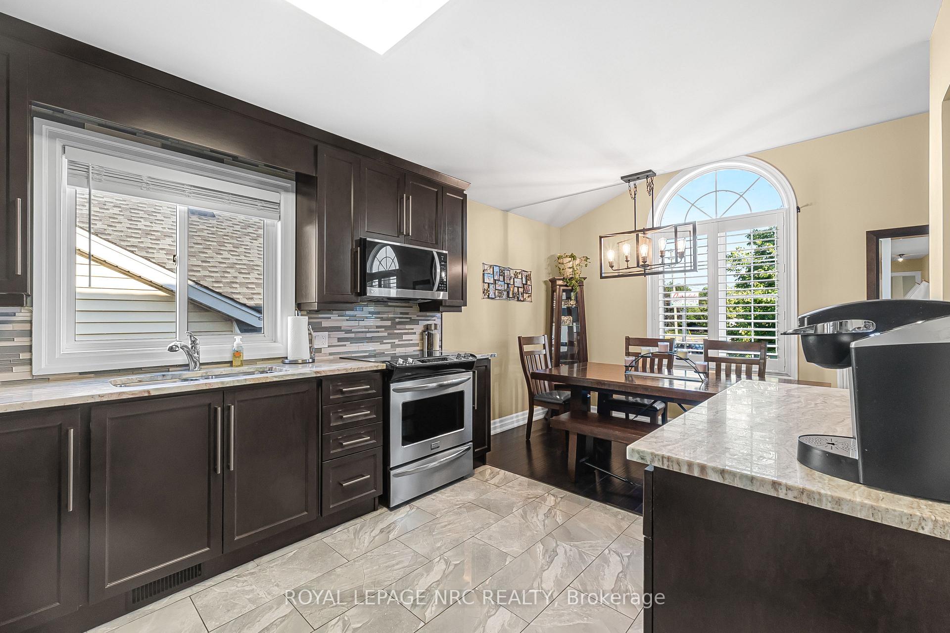 Photo 11 of 551 Scott Street, St. Catharines, Bunting/Linwell — HOMEH