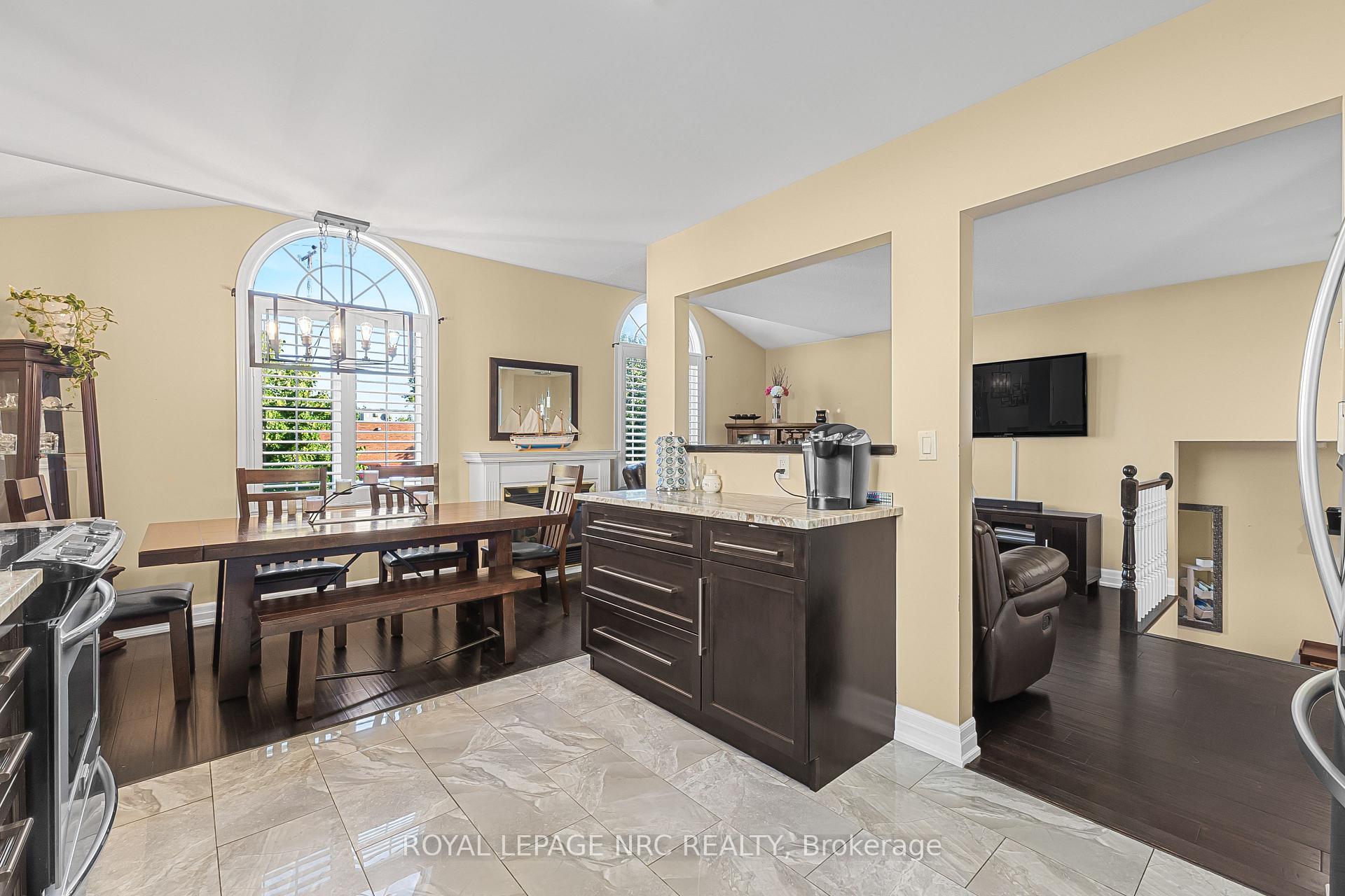 Photo 12 of 551 Scott Street, St. Catharines, Bunting/Linwell — HOMEH