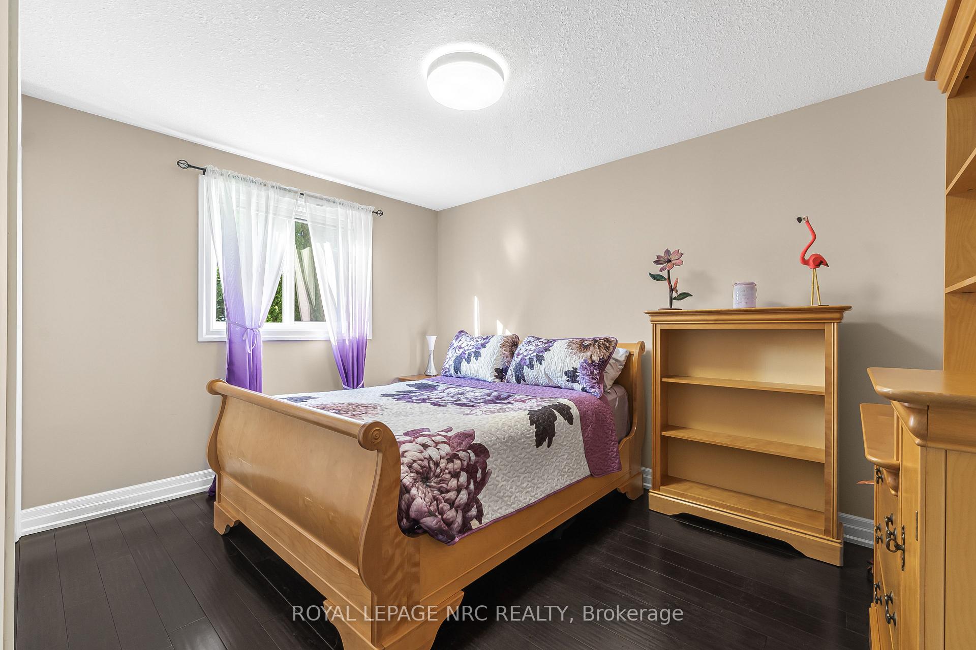Photo 13 of 551 Scott Street, St. Catharines, Bunting/Linwell — HOMEH