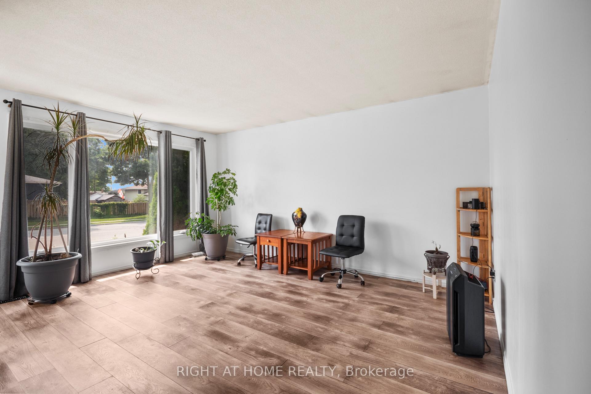 Photo 6 of 7 Raven Avenue, St. Thomas — HOMEH