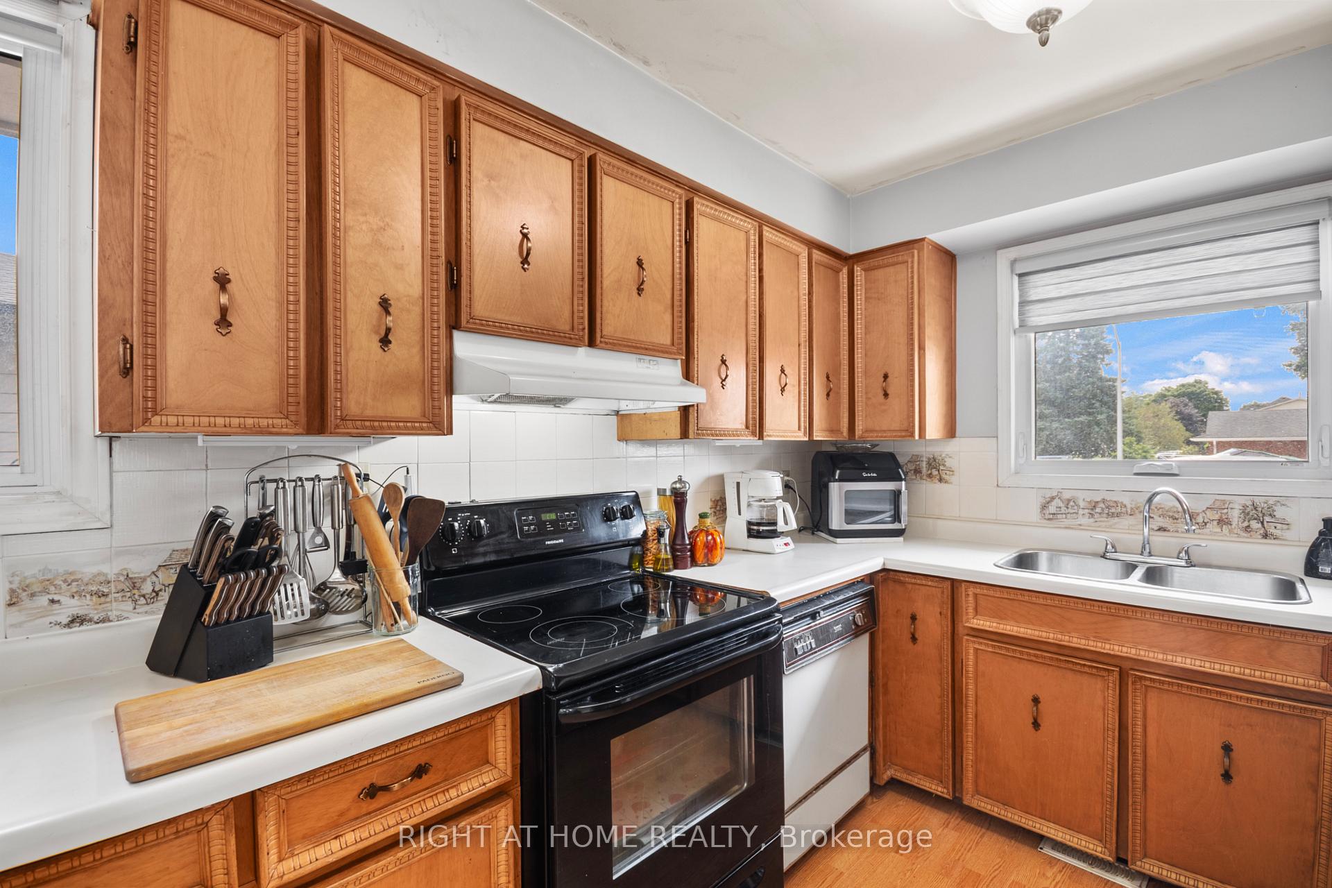 Photo 10 of 7 Raven Avenue, St. Thomas — HOMEH