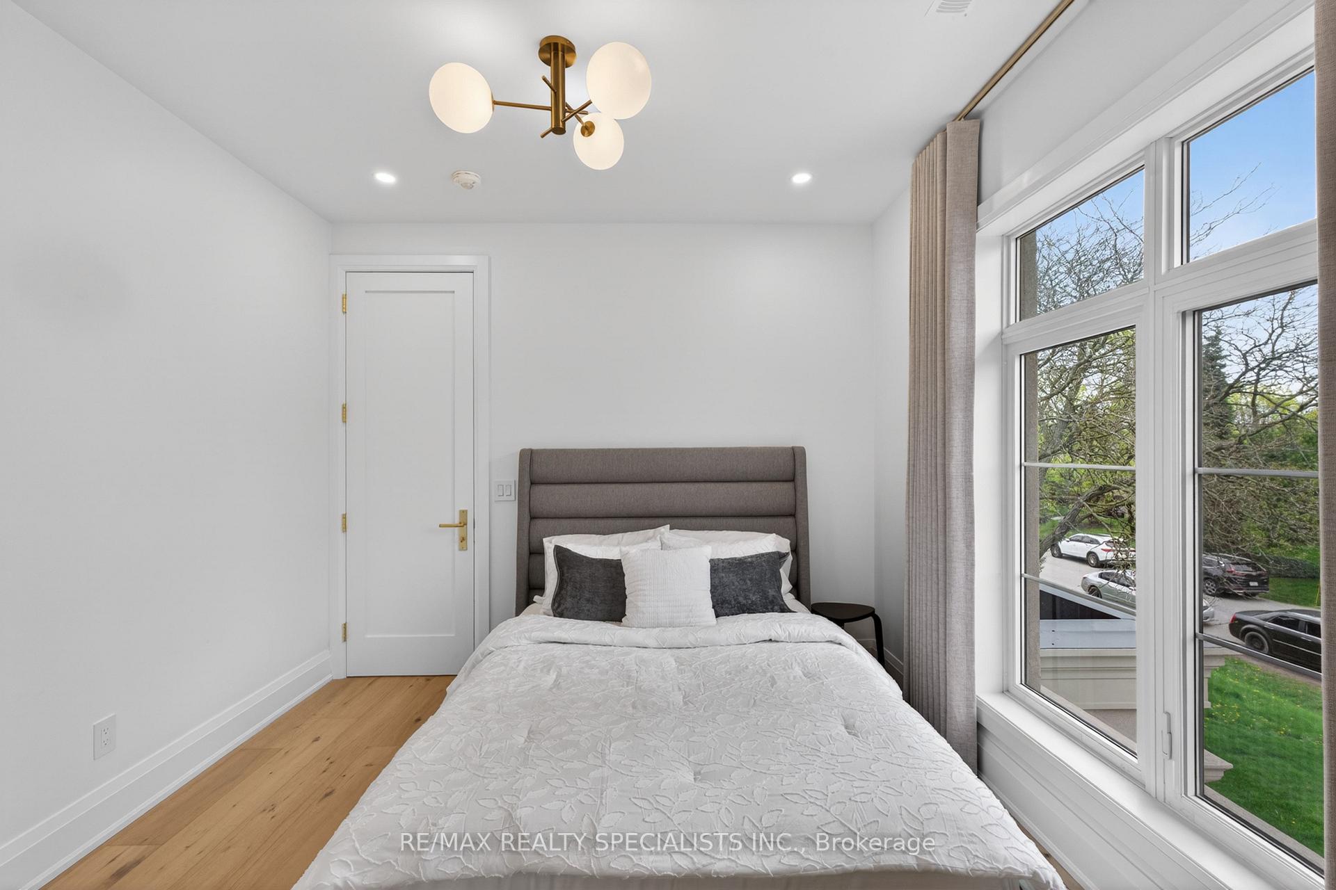 Photo 38 of 431 Seaton Drive, Oakville, West — HOMEH