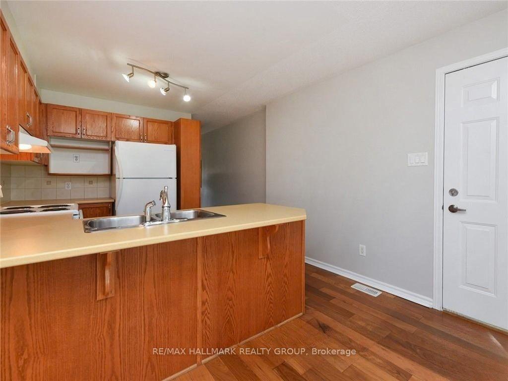 Photo 5 of 386 Crownridge Drive, Ottawa, Kanata - Emerald Meadows/Trailwest — HOMEH