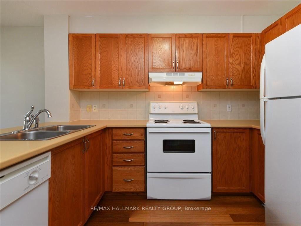 Photo 7 of 386 Crownridge Drive, Ottawa, Kanata - Emerald Meadows/Trailwest — HOMEH