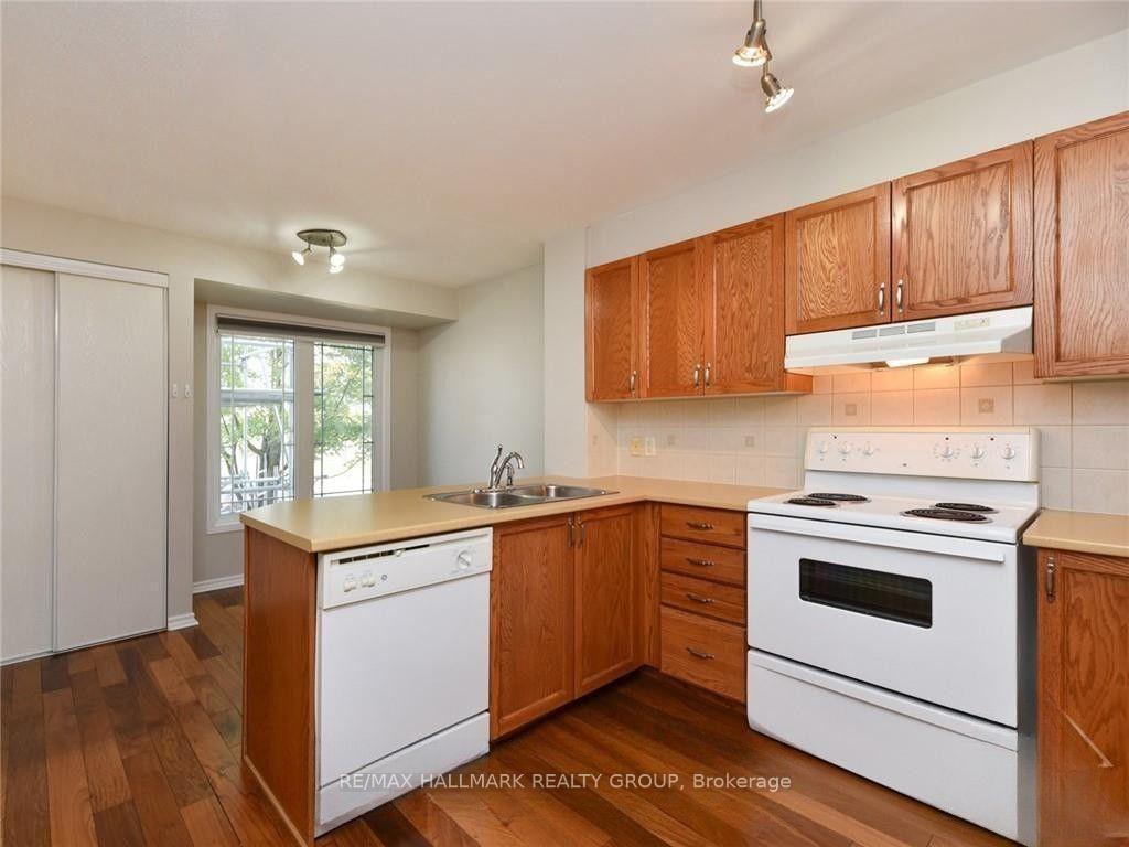 Photo 8 of 386 Crownridge Drive, Ottawa, Kanata - Emerald Meadows/Trailwest — HOMEH