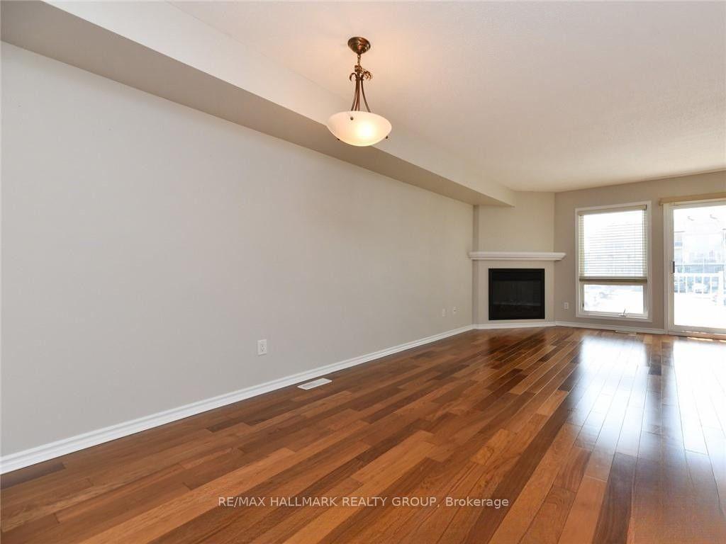 Photo 9 of 386 Crownridge Drive, Ottawa, Kanata - Emerald Meadows/Trailwest — HOMEH