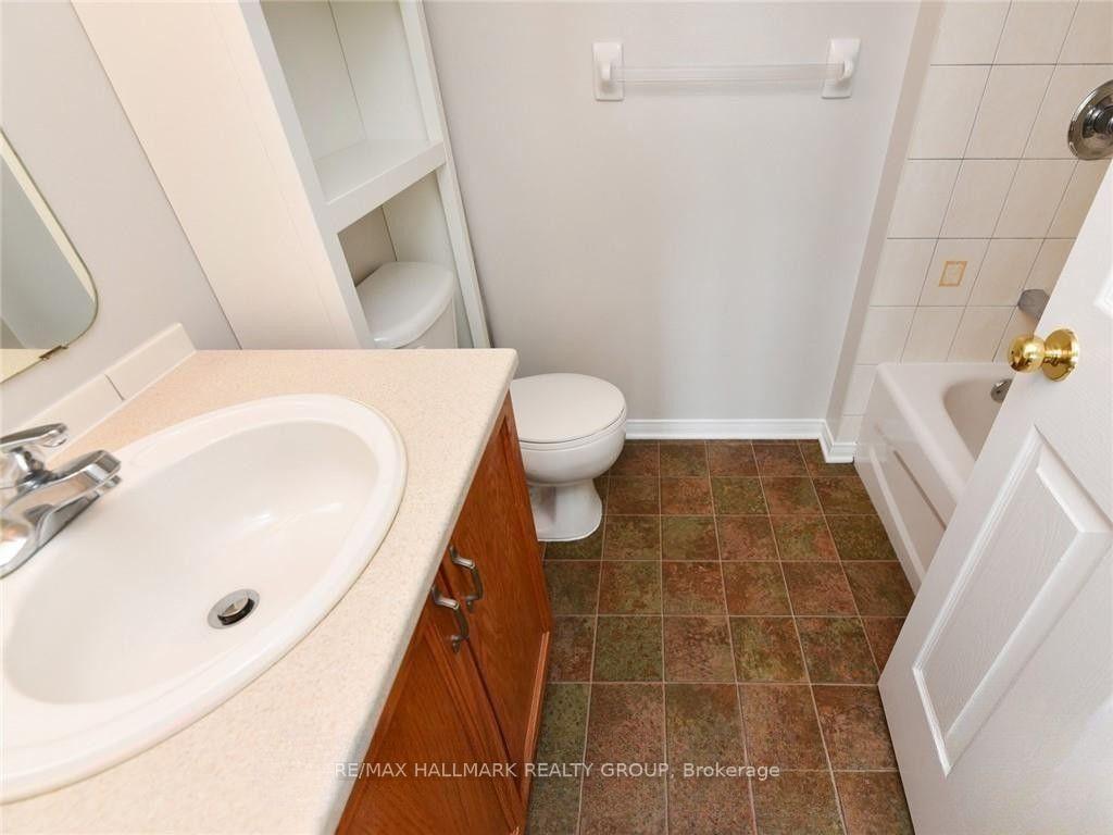 Photo 18 of 386 Crownridge Drive, Ottawa, Kanata - Emerald Meadows/Trailwest — HOMEH