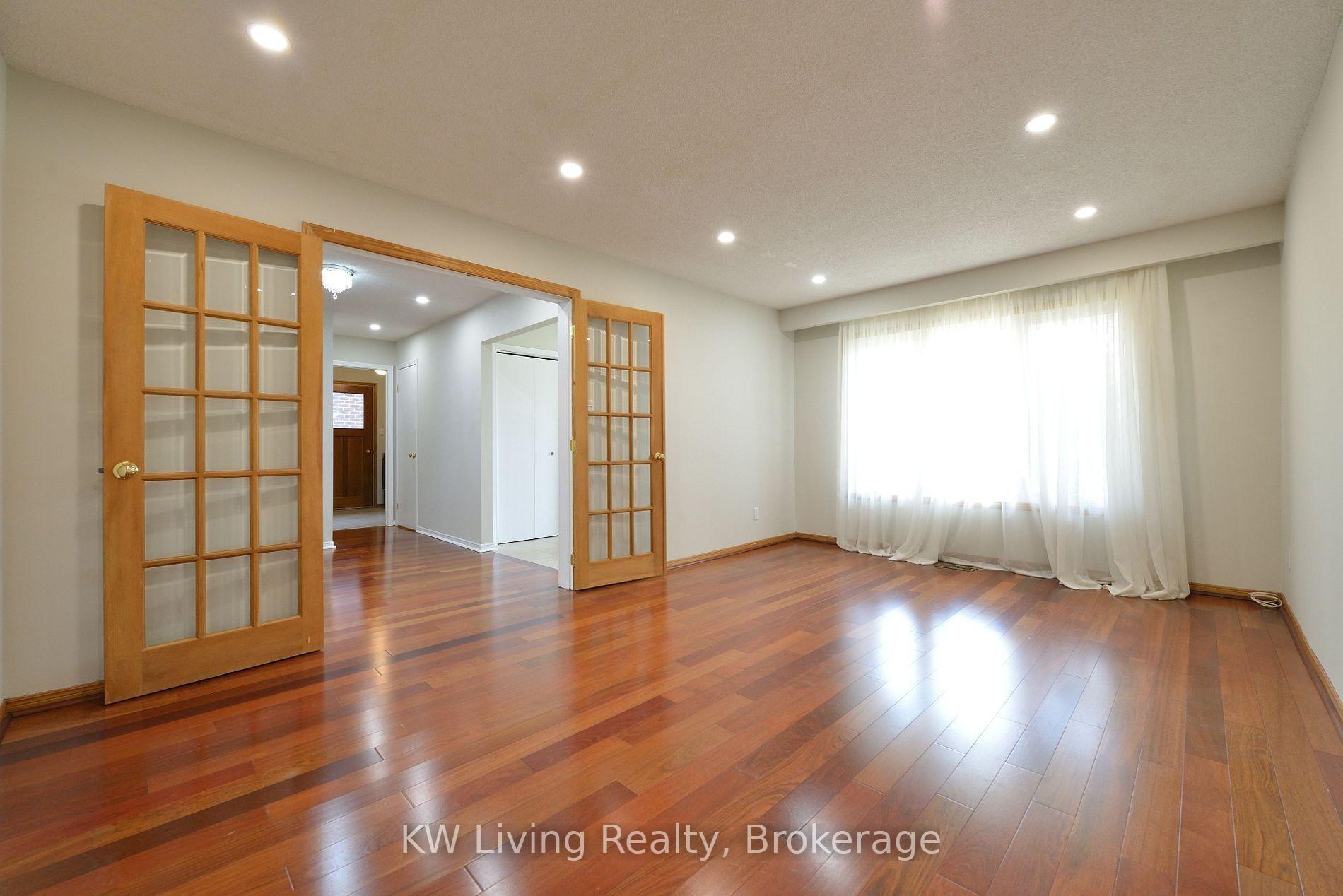 Photo 3 of 2145 Margot Street, Oakville, River Oaks — HOMEH
