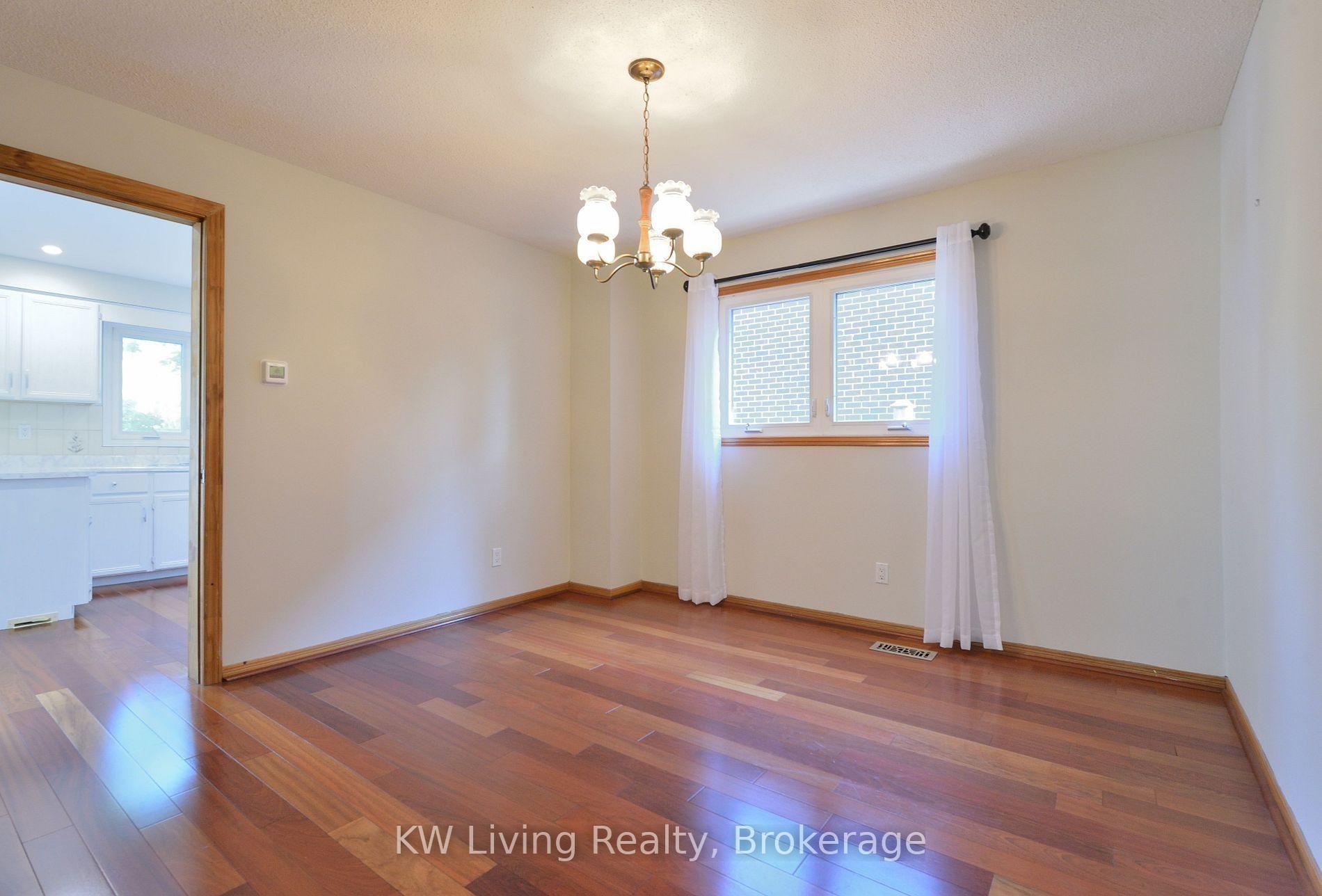 Photo 4 of 2145 Margot Street, Oakville, River Oaks — HOMEH