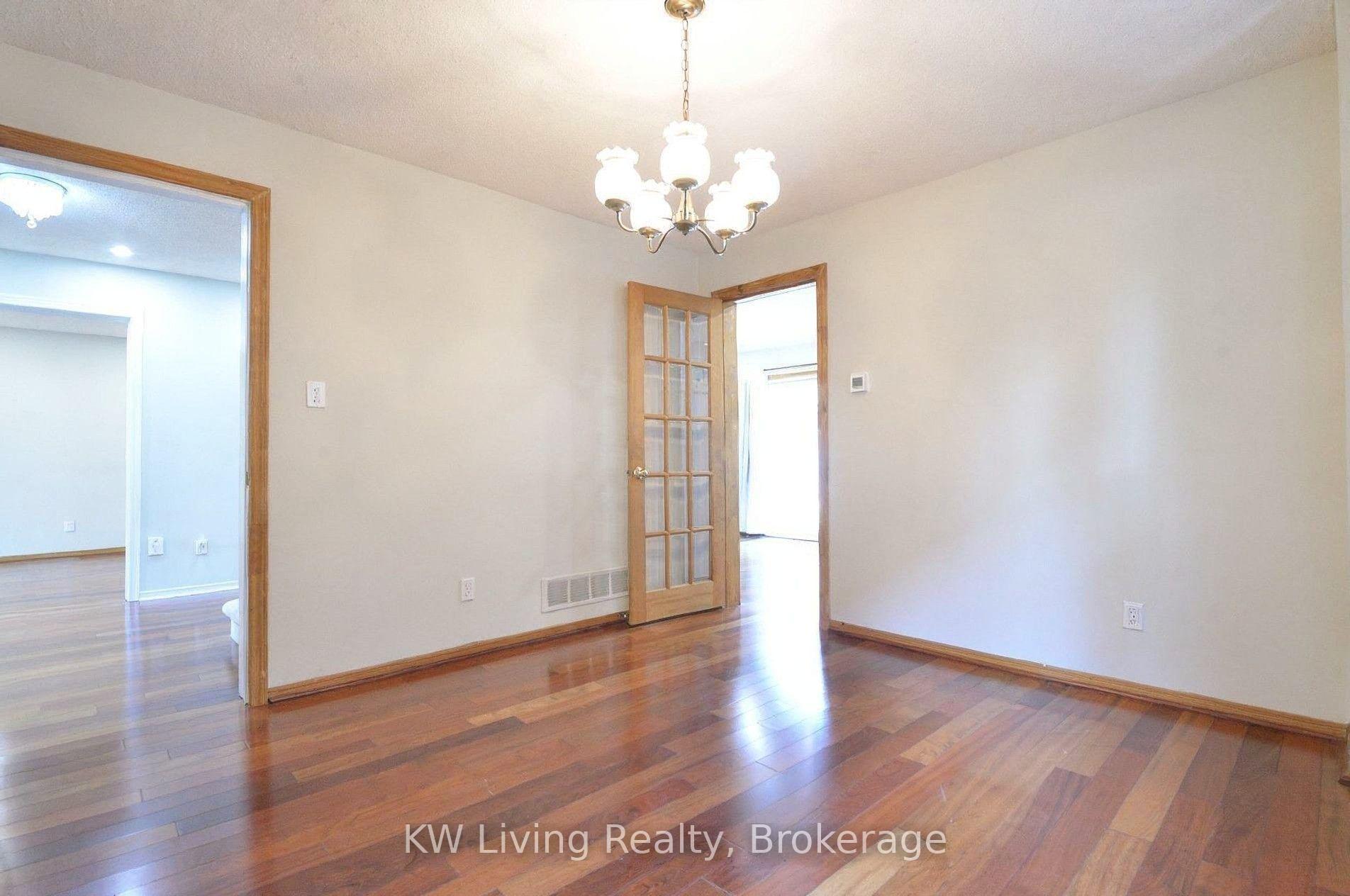 Photo 5 of 2145 Margot Street, Oakville, River Oaks — HOMEH