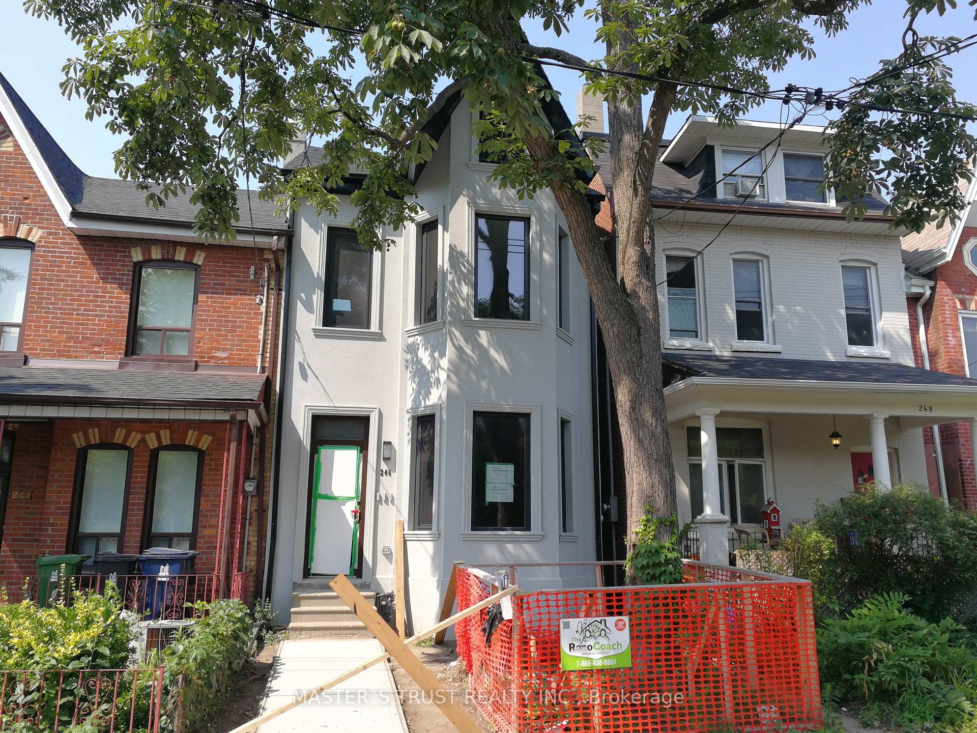 Photo 1 of Unit Lowunit, 246 Lippincott Street, Toronto, University — HOMEH