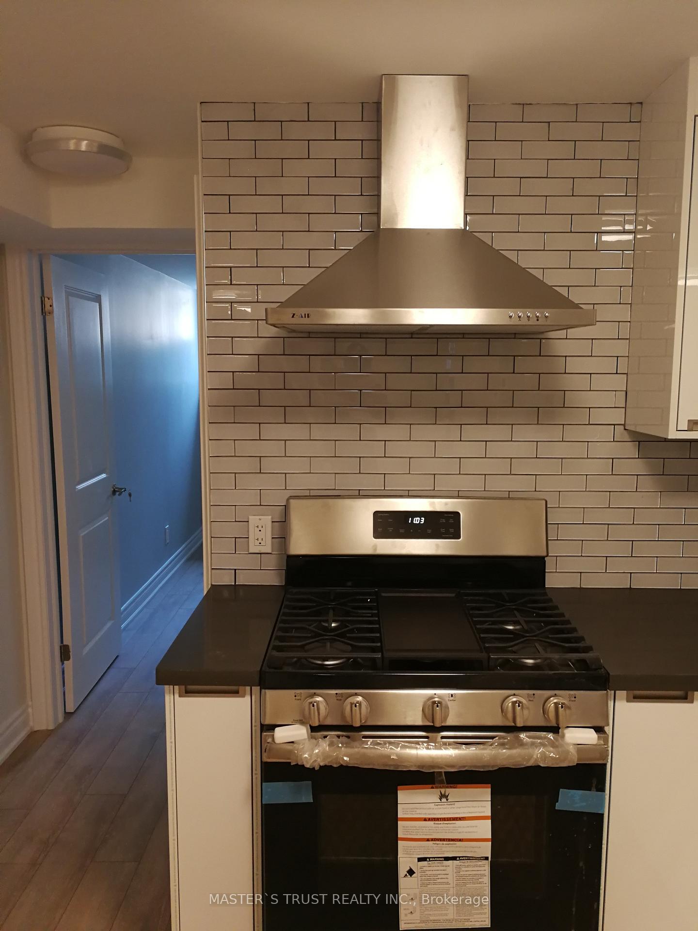Photo 5 of Unit Lowunit, 246 Lippincott Street, Toronto, University — HOMEH