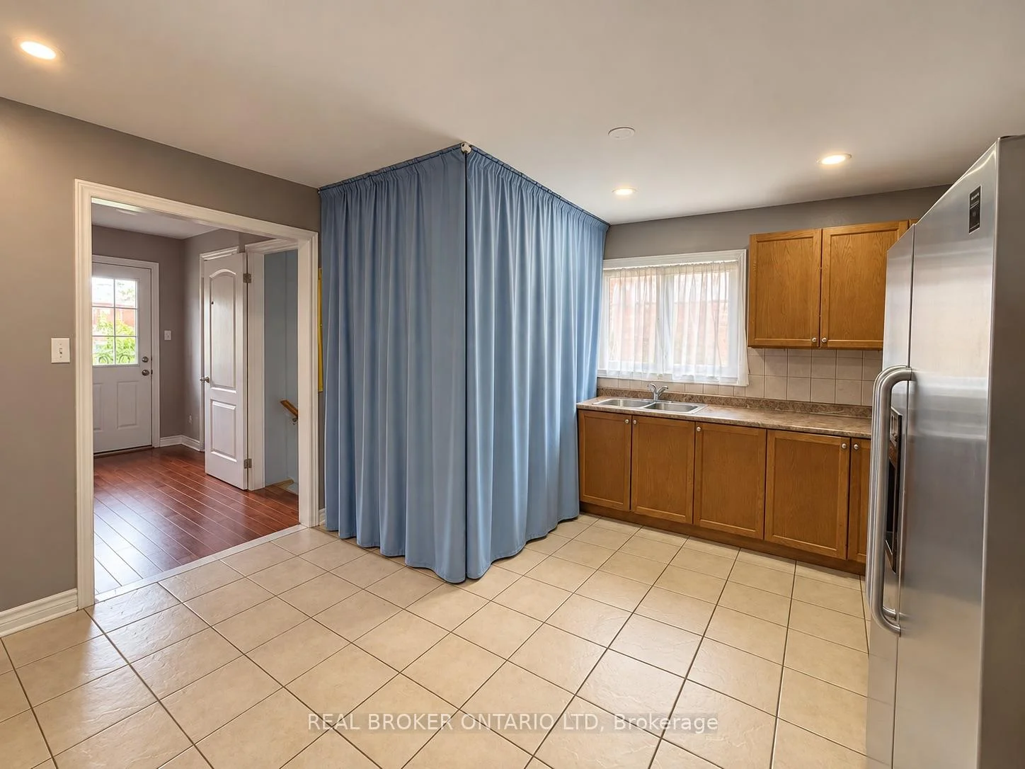 Photo 17 of Unit (MAIN), 88 Sir Jacobs Crescent, Brampton, Fletcher's Meadow — HOMEH