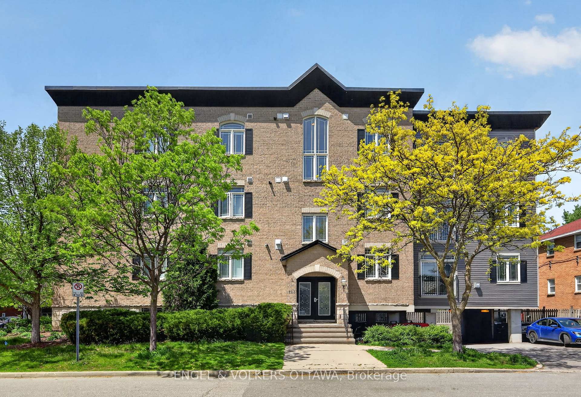Photo of Unit 401, 711 Churchill Avenue