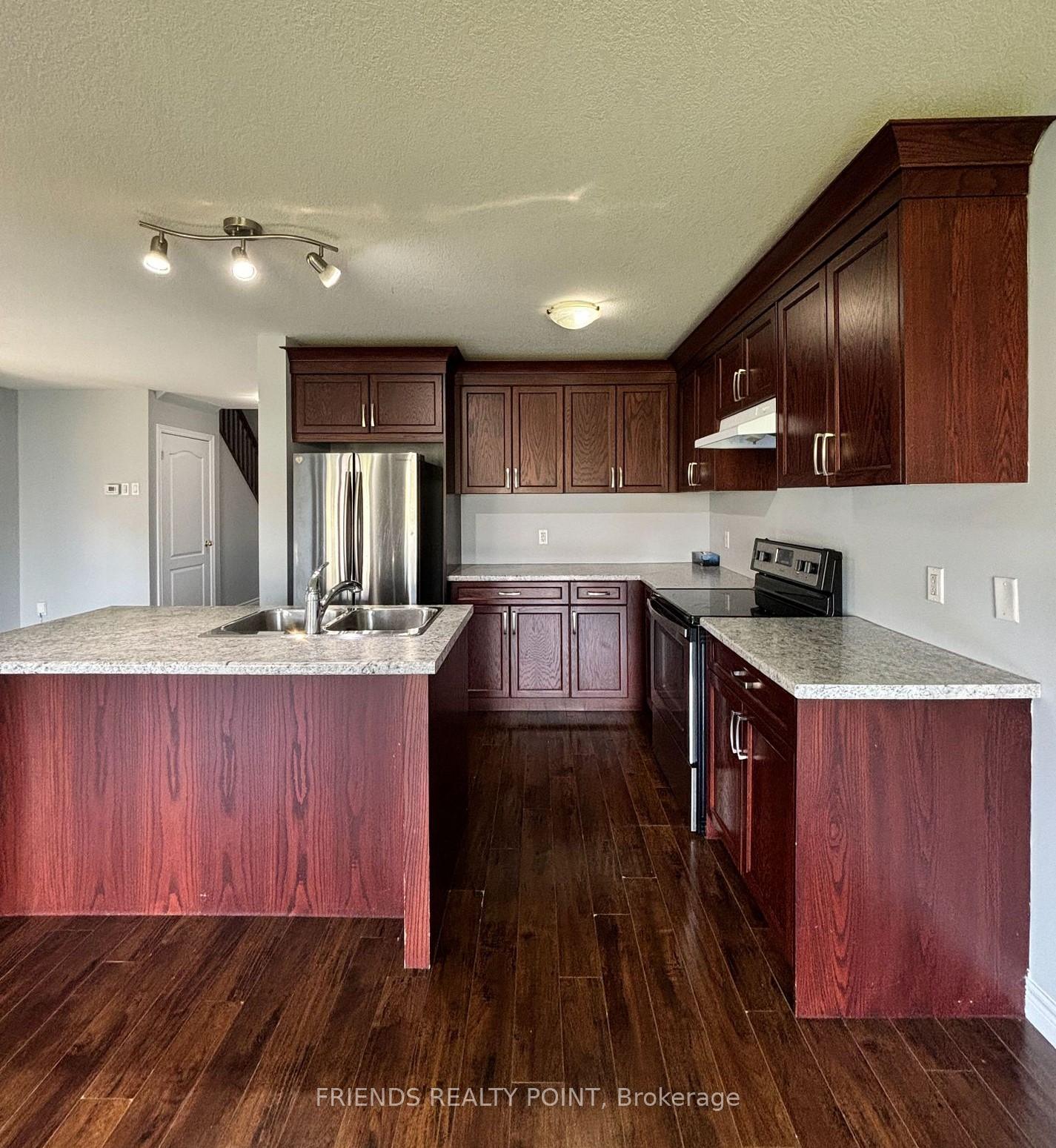 Photo 2 of 1844 Foxridge Crescent, London, North S — HOMEH