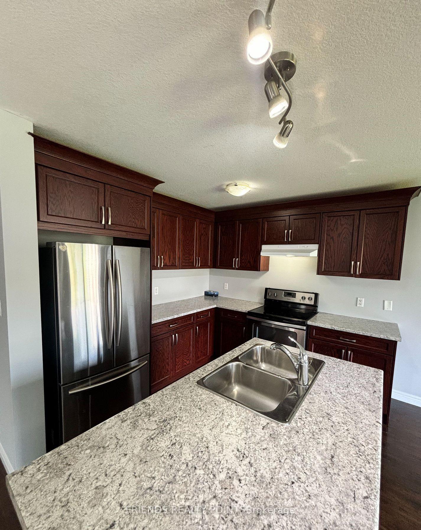 Photo 3 of 1844 Foxridge Crescent, London, North S — HOMEH