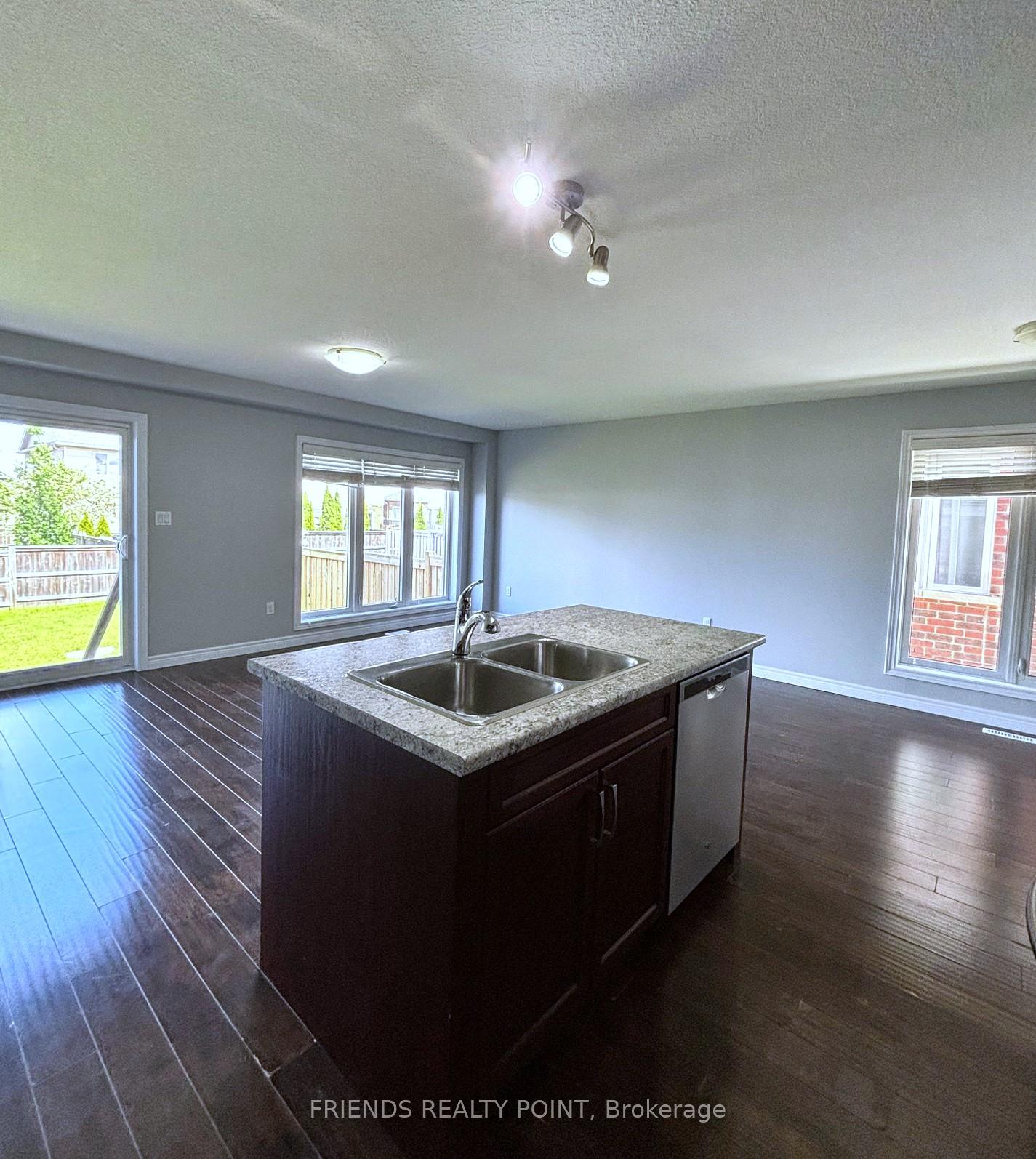 Photo 4 of 1844 Foxridge Crescent, London, North S — HOMEH