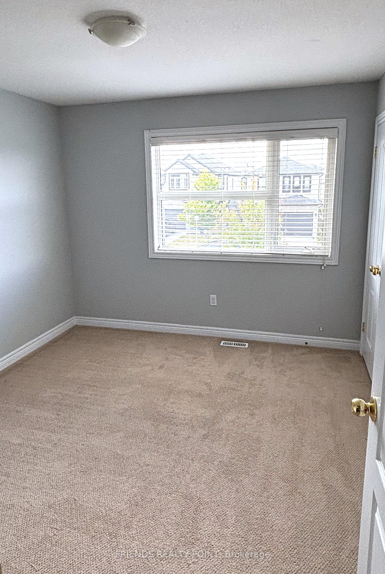 Photo 11 of 1844 Foxridge Crescent, London, North S — HOMEH