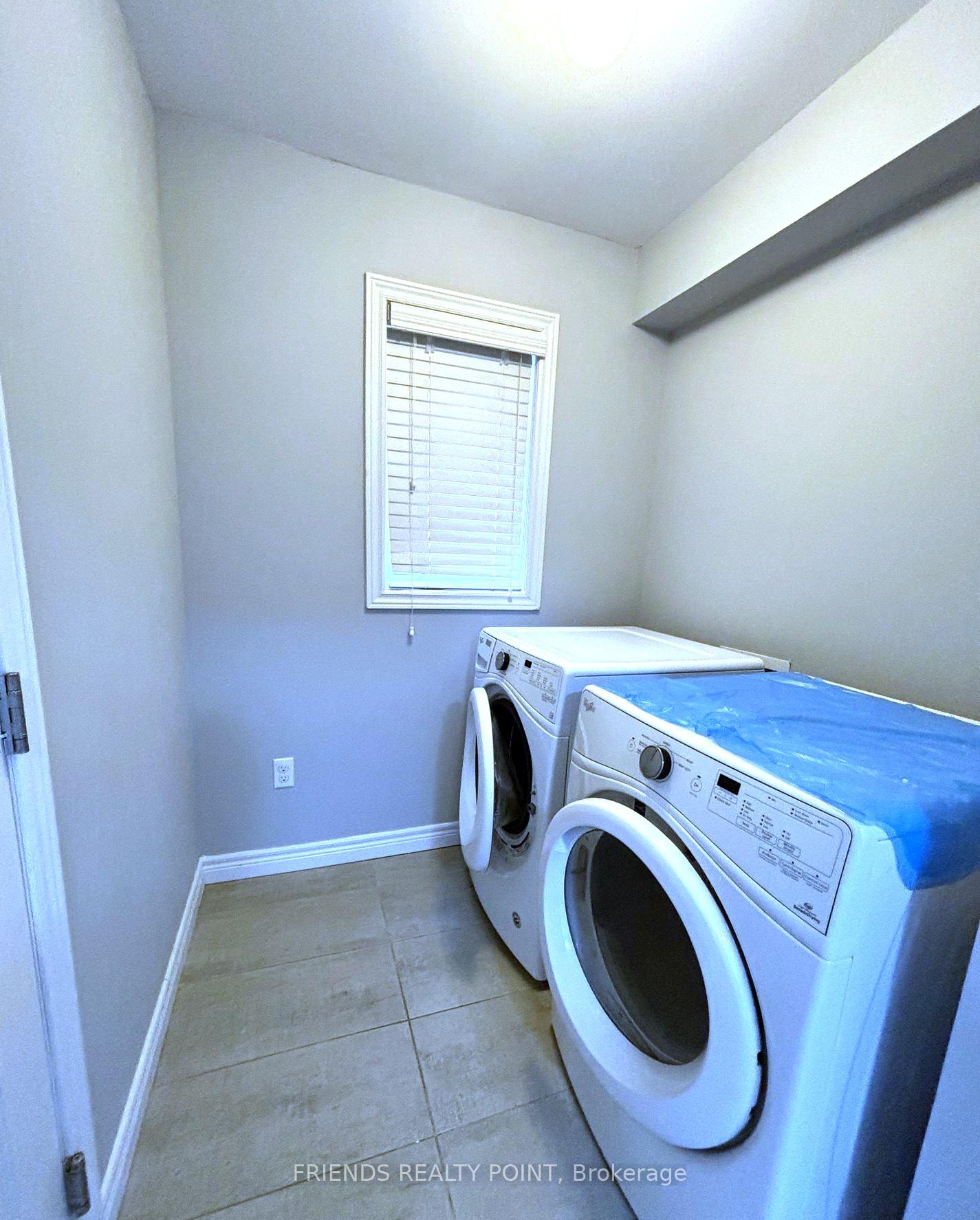 Photo 15 of 1844 Foxridge Crescent, London, North S — HOMEH