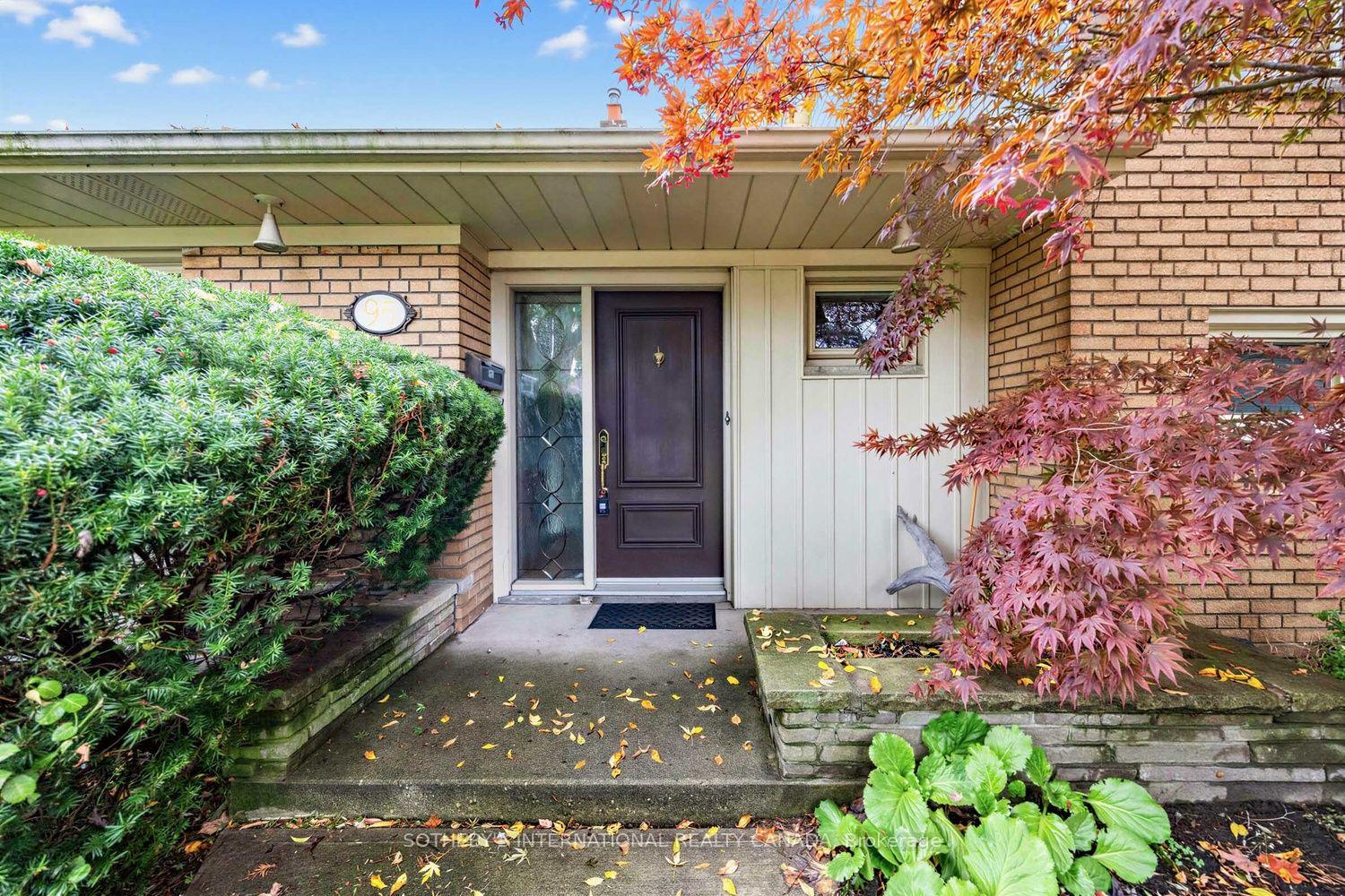 Photo 5 of 95 Princess Anne Crescent, Etobicoke, Princess-Rosethorn — HOMEH