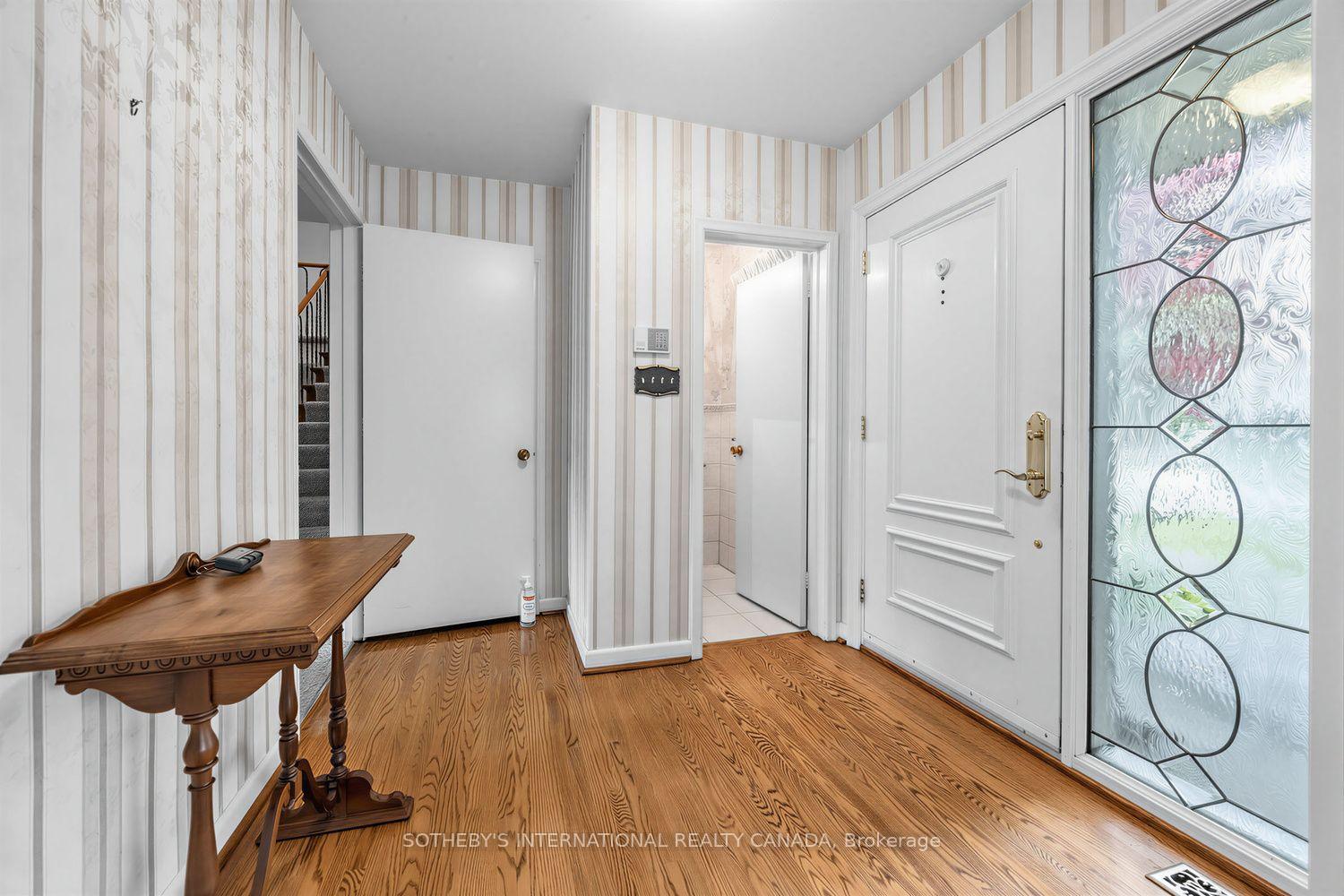 Photo 6 of 95 Princess Anne Crescent, Etobicoke, Princess-Rosethorn — HOMEH