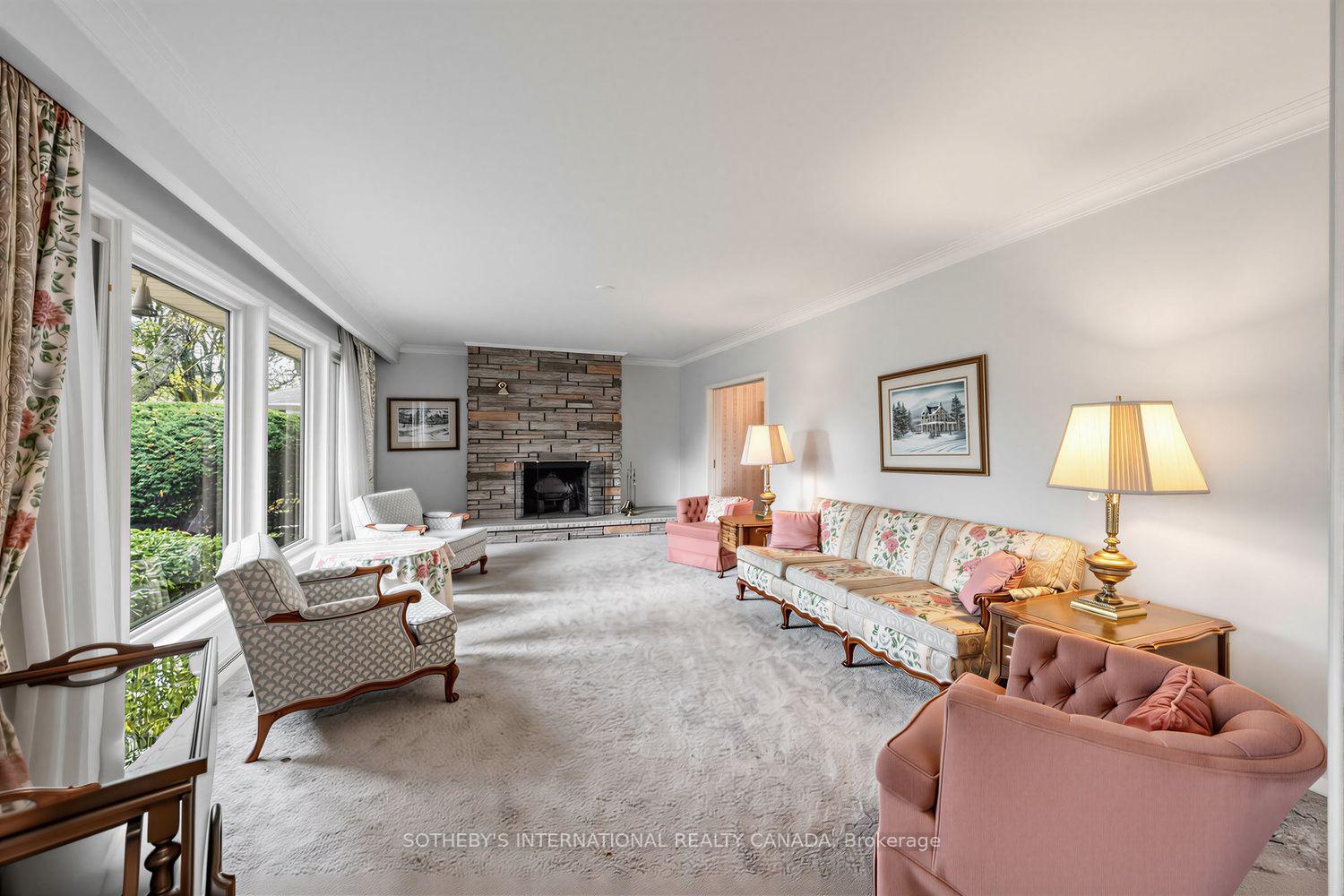 Photo 7 of 95 Princess Anne Crescent, Etobicoke, Princess-Rosethorn — HOMEH