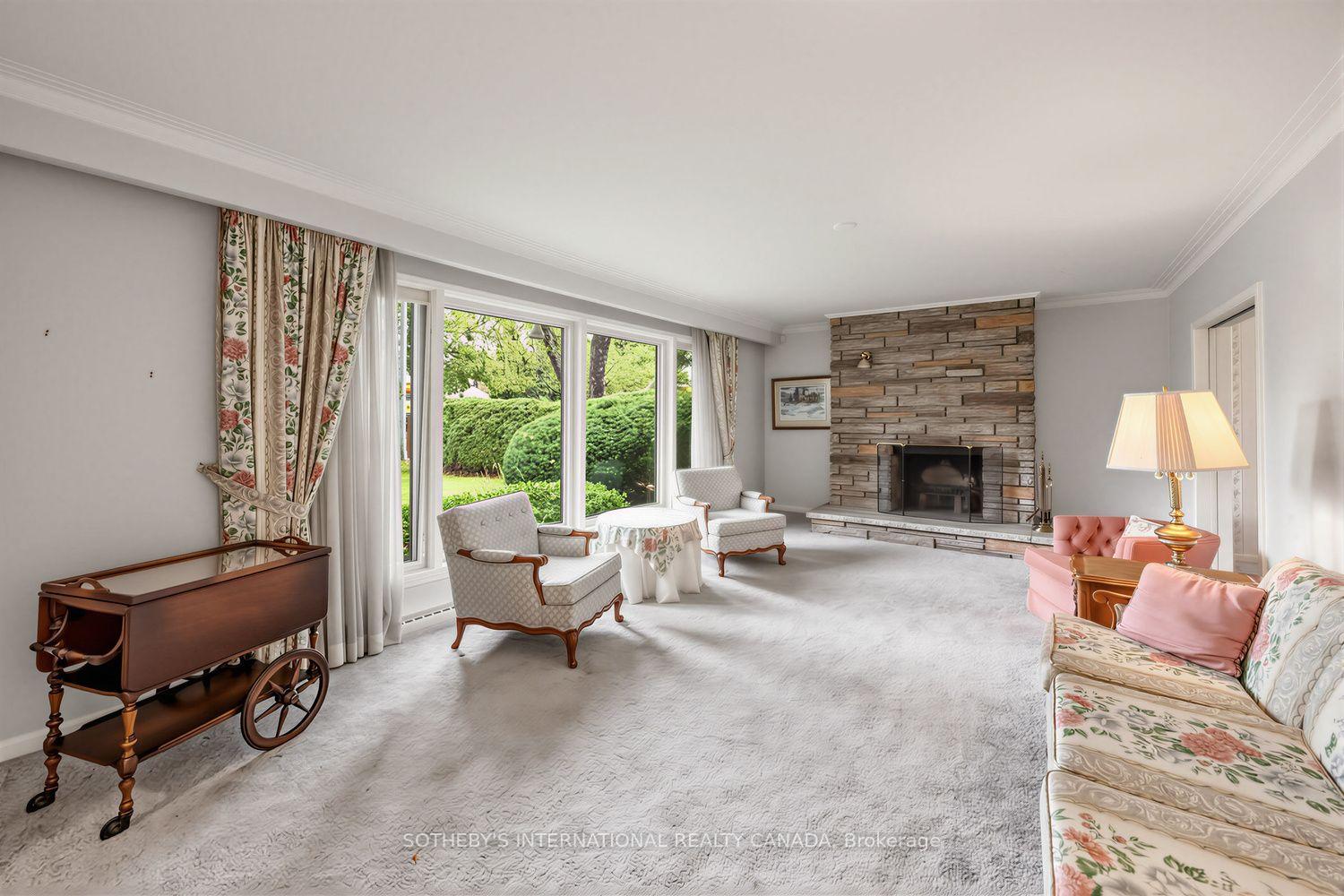 Photo 8 of 95 Princess Anne Crescent, Etobicoke, Princess-Rosethorn — HOMEH