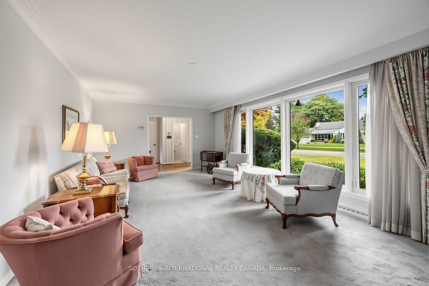 Photo 9 of 95 Princess Anne Crescent, Etobicoke, Princess-Rosethorn — HOMEH