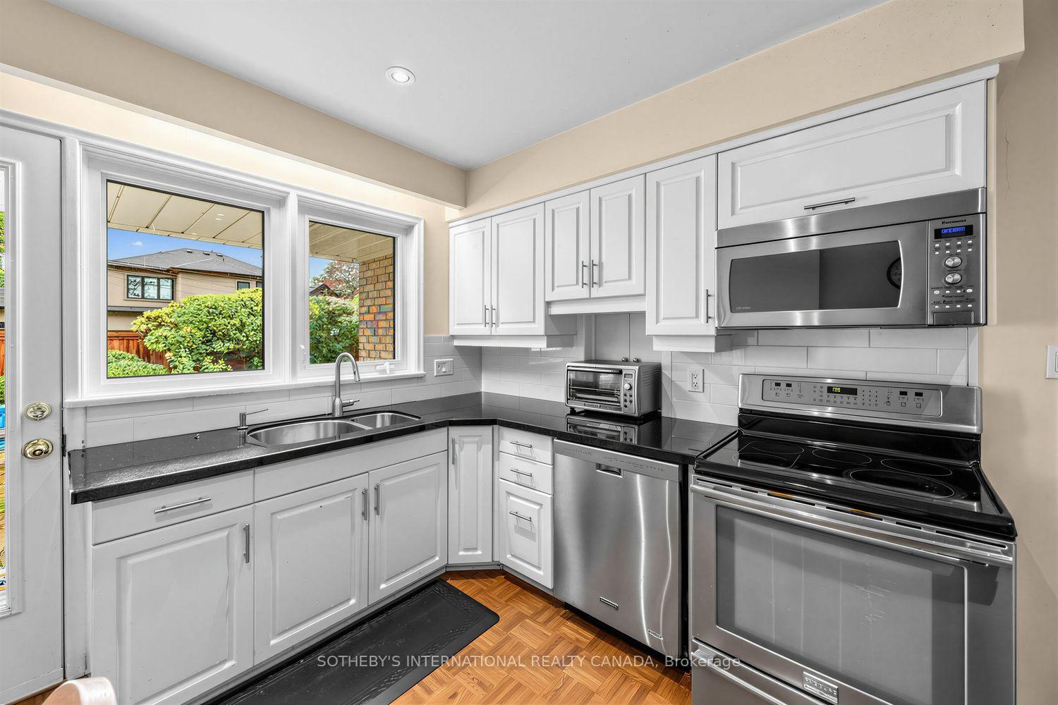Photo 13 of 95 Princess Anne Crescent, Etobicoke, Princess-Rosethorn — HOMEH