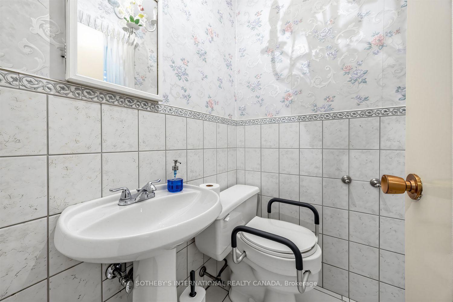 Photo 15 of 95 Princess Anne Crescent, Etobicoke, Princess-Rosethorn — HOMEH