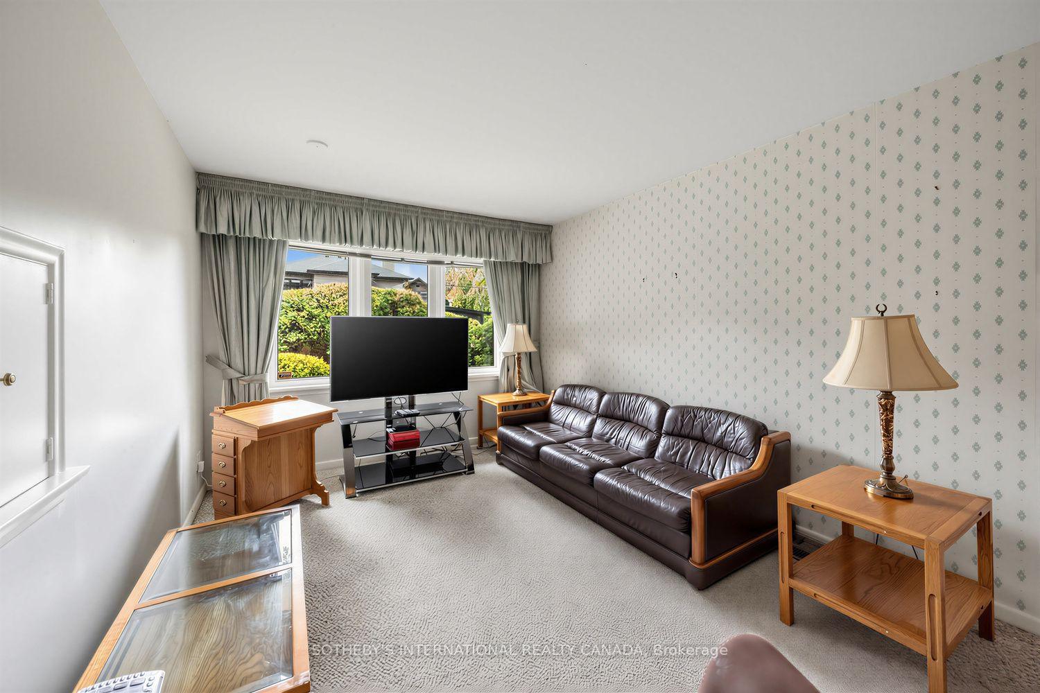 Photo 17 of 95 Princess Anne Crescent, Etobicoke, Princess-Rosethorn — HOMEH