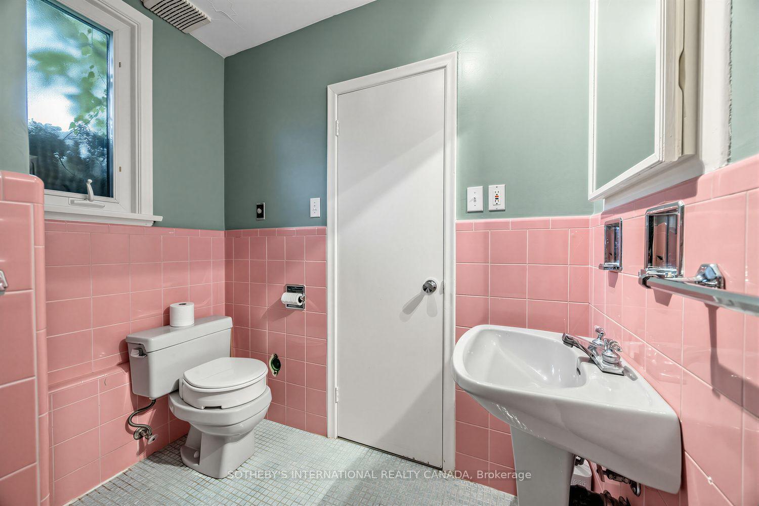 Photo 20 of 95 Princess Anne Crescent, Etobicoke, Princess-Rosethorn — HOMEH