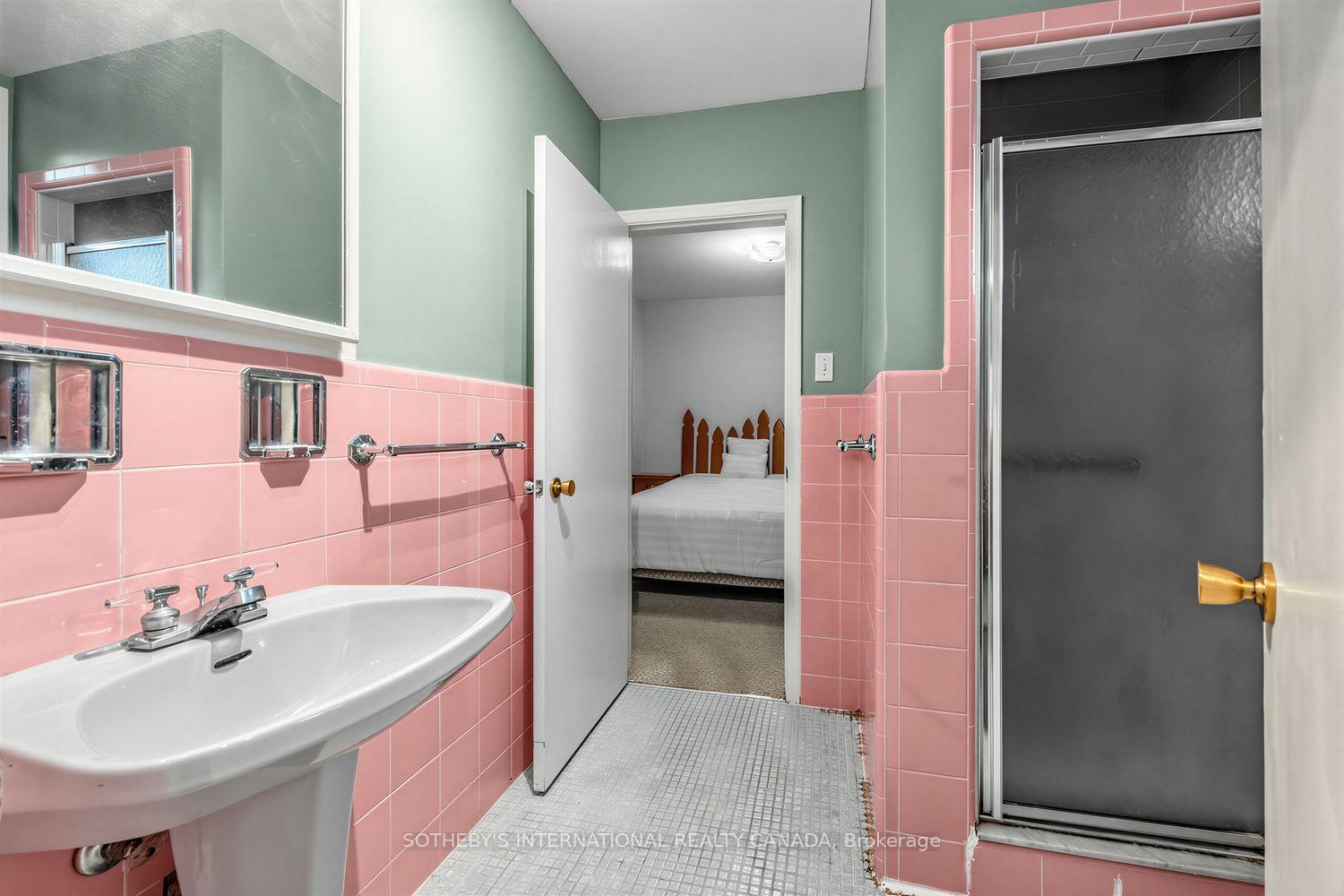 Photo 21 of 95 Princess Anne Crescent, Etobicoke, Princess-Rosethorn — HOMEH