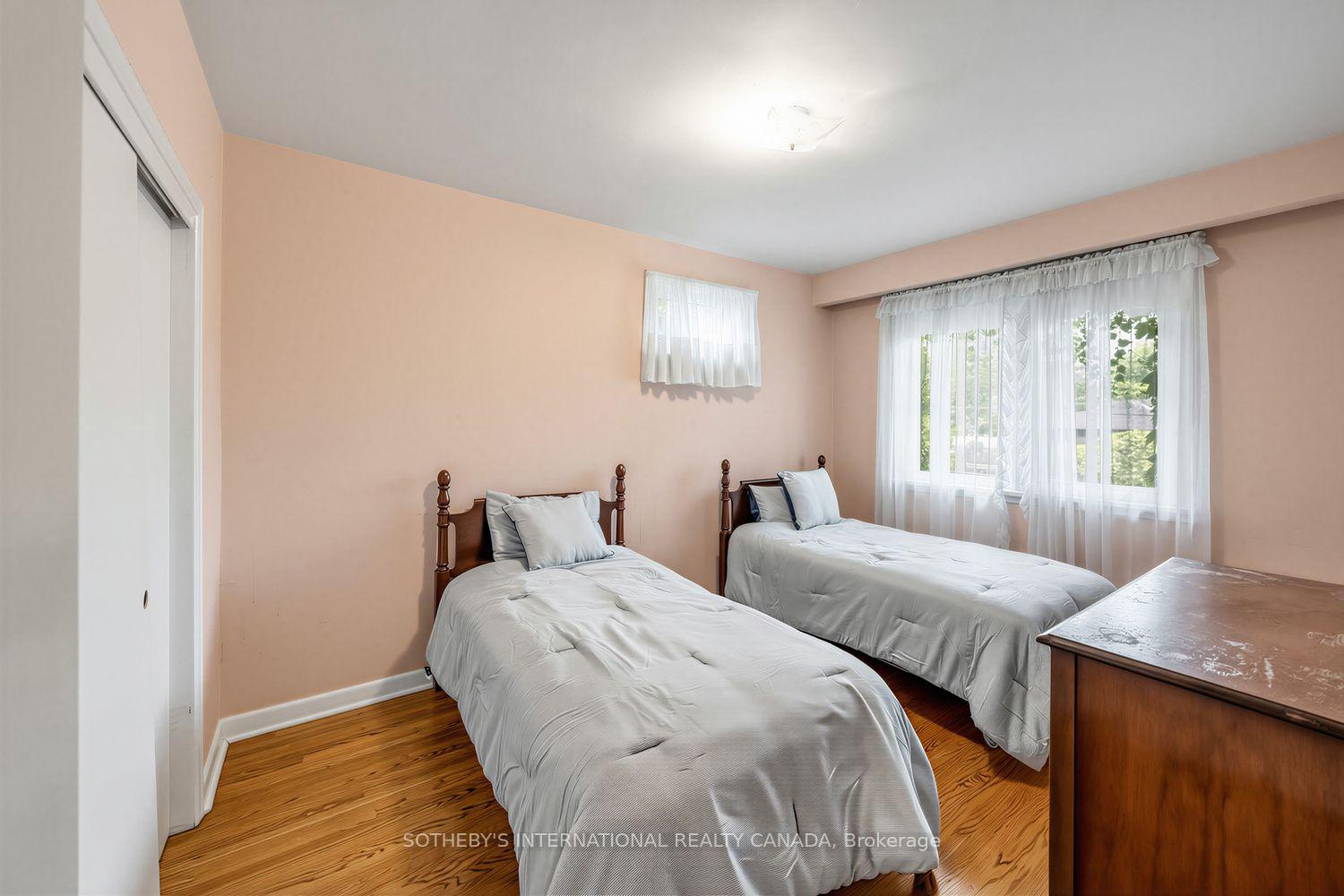 Photo 27 of 95 Princess Anne Crescent, Etobicoke, Princess-Rosethorn — HOMEH