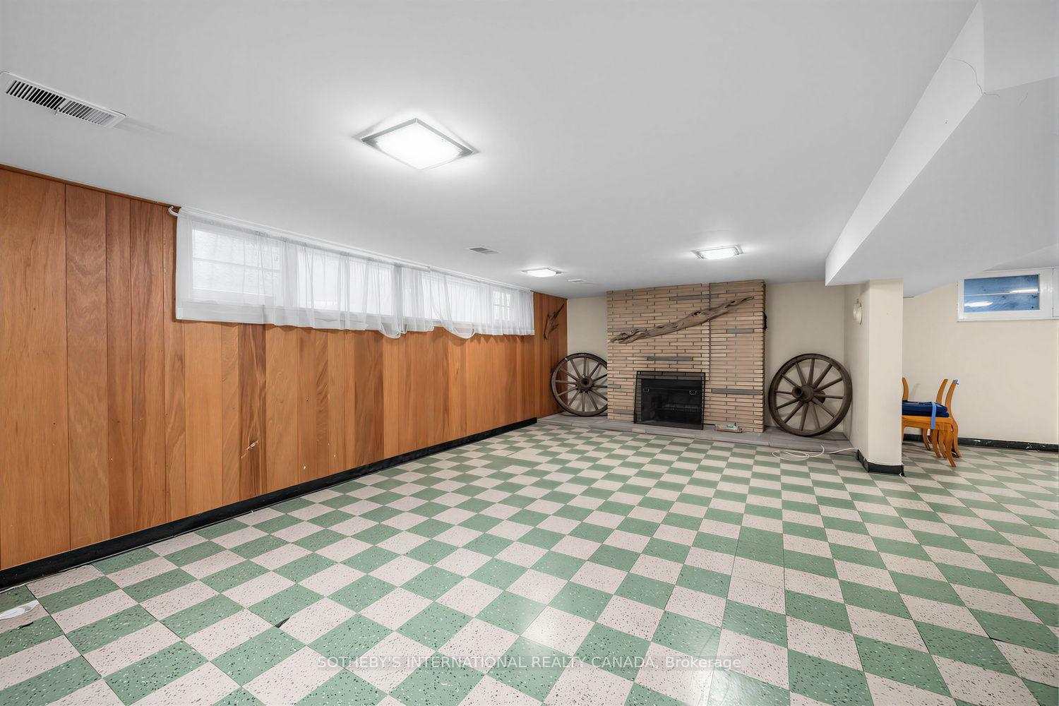 Photo 31 of 95 Princess Anne Crescent, Etobicoke, Princess-Rosethorn — HOMEH