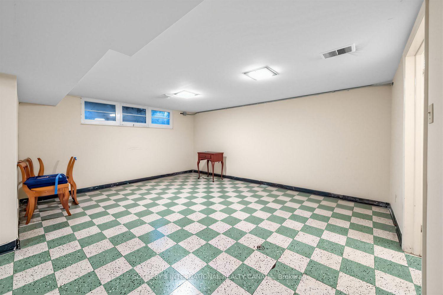Photo 32 of 95 Princess Anne Crescent, Etobicoke, Princess-Rosethorn — HOMEH