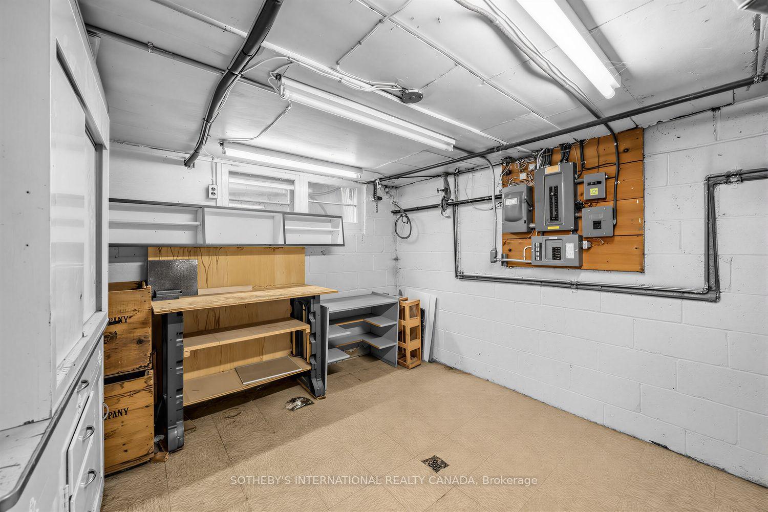 Photo 33 of 95 Princess Anne Crescent, Etobicoke, Princess-Rosethorn — HOMEH